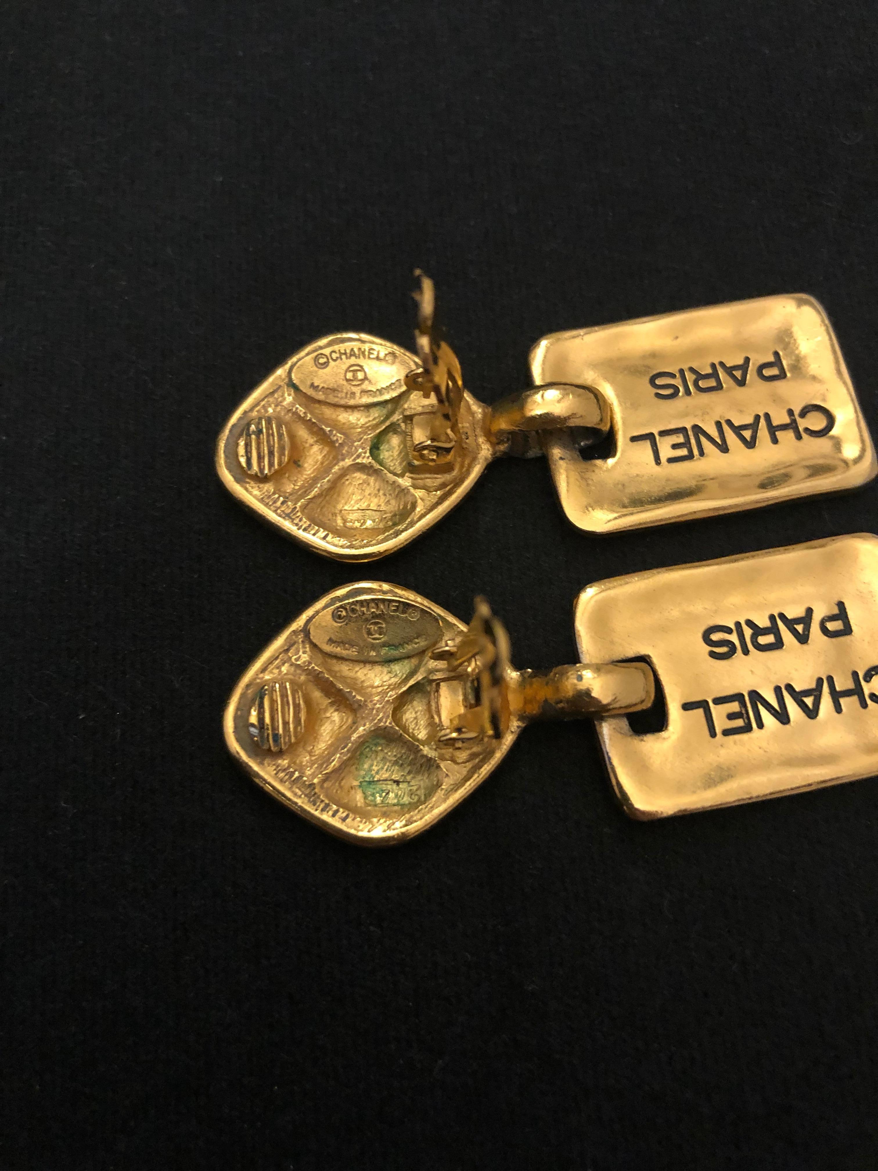 1980er Jahre Vintage CHANEL Gold getönte Ohrclips  im Zustand „Hervorragend“ im Angebot in Bangkok, TH