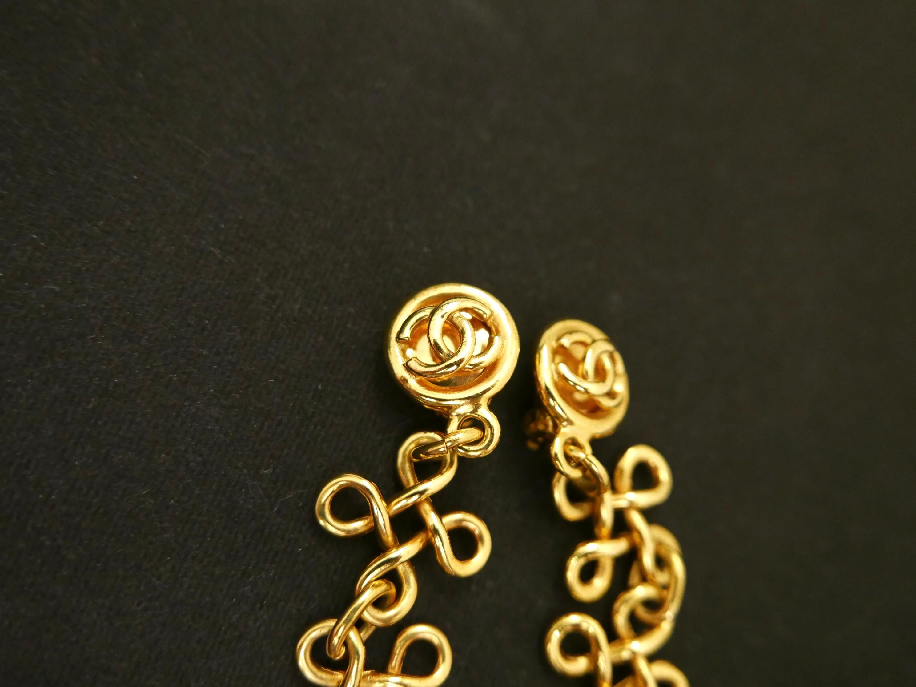 1993 Vintage CHANEL Gold Toned Clover CC Dangle Clip On Earrings  2