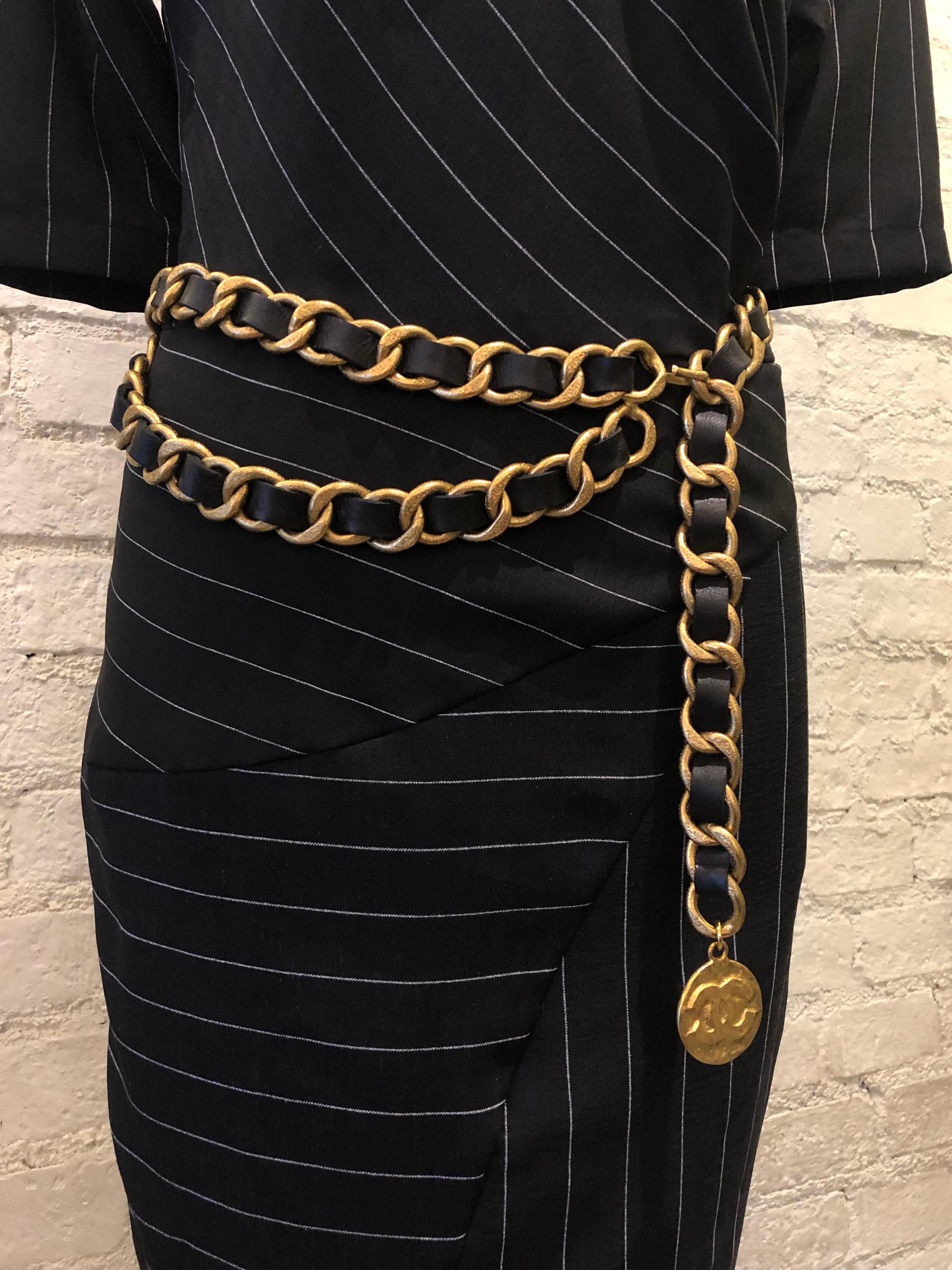1993 Runway Vintage CHANEL Massive Gold Toned Chain Leather Belt In Excellent Condition In Bangkok, TH