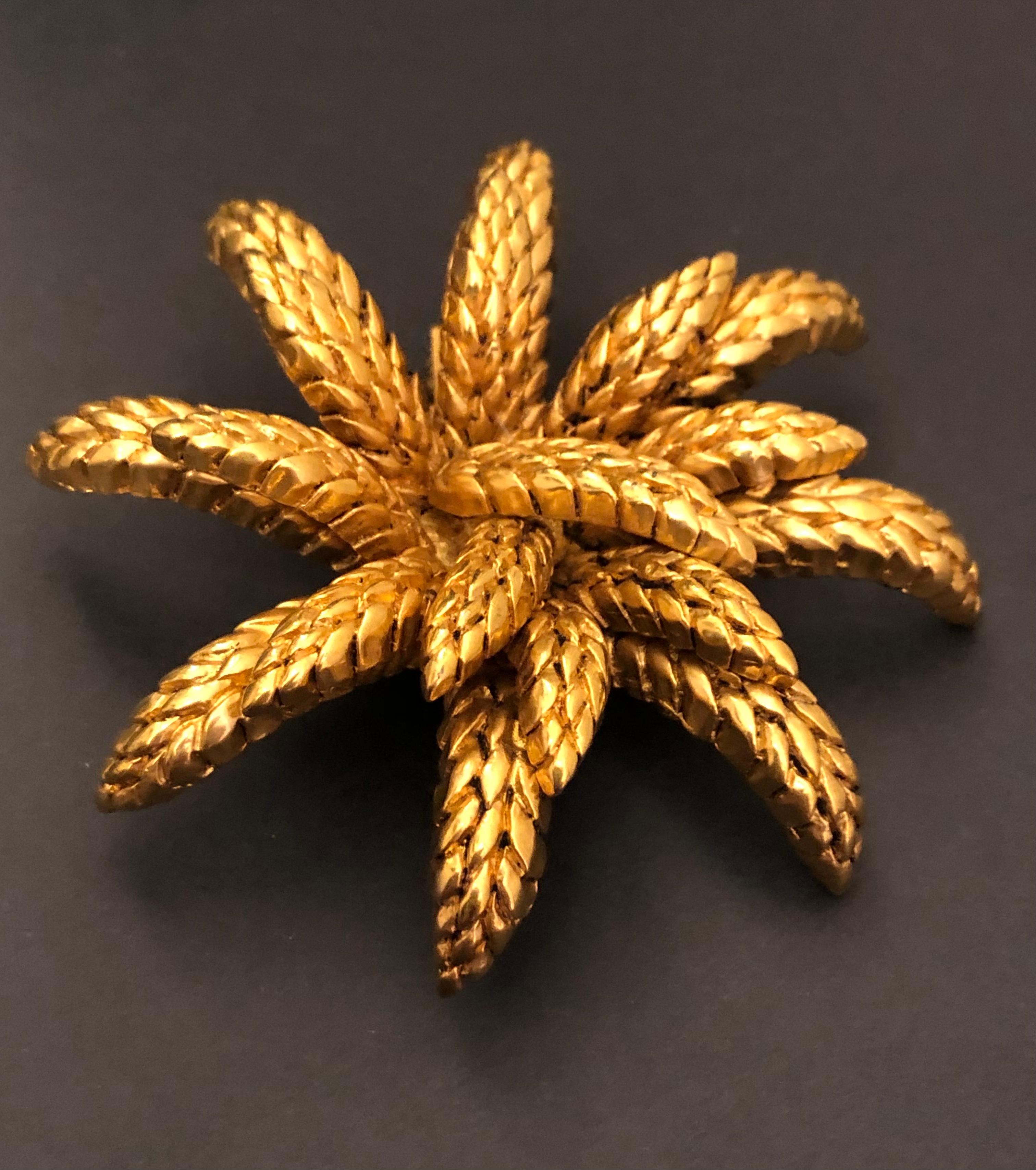 1993 Vintage CHANEL Gold Toned Wheat Bundle Brooch In Excellent Condition In Bangkok, TH