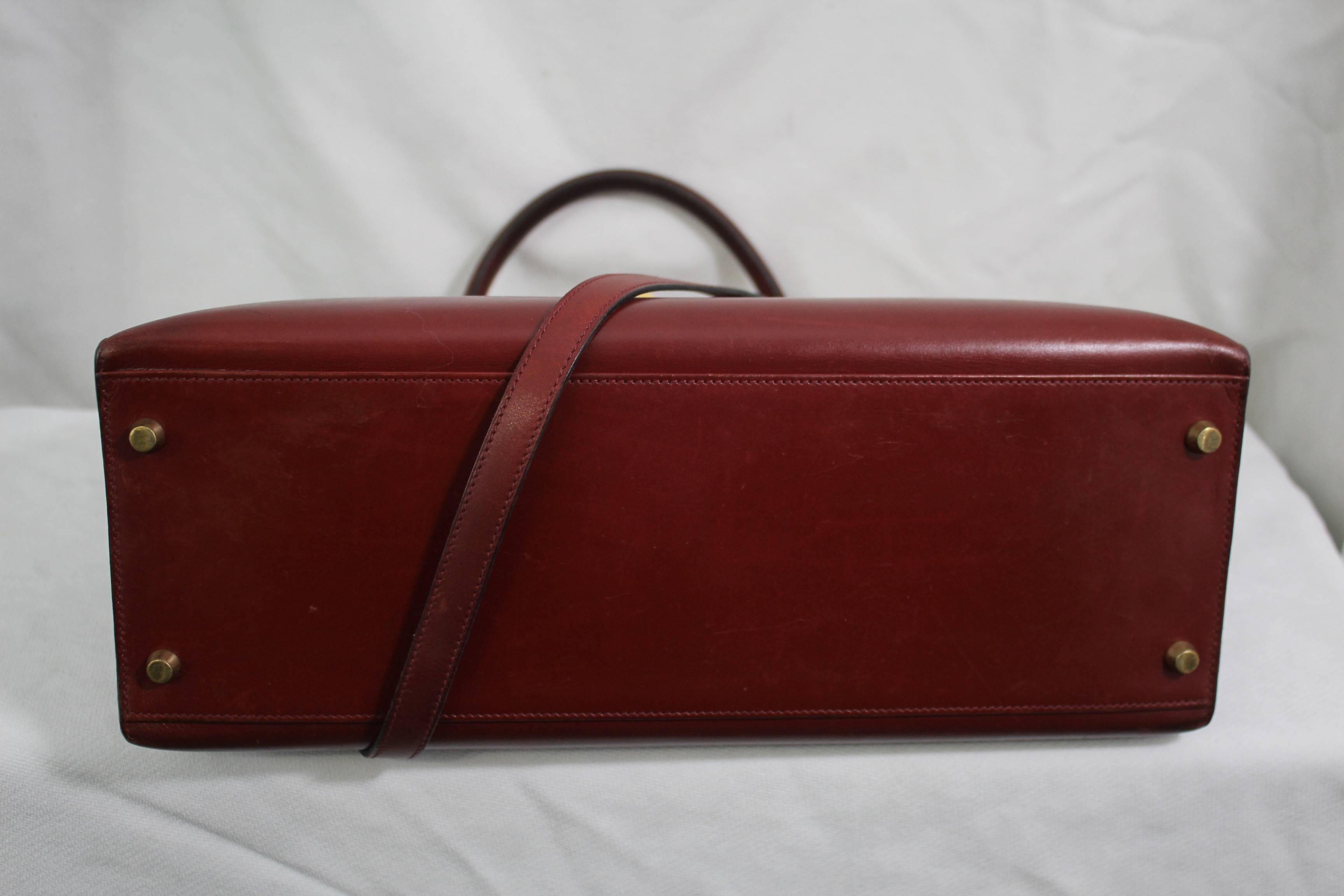1993 Vintage Red Hermes Kelly 35 Sellier with Shoulder Strap In Good Condition For Sale In Paris, FR