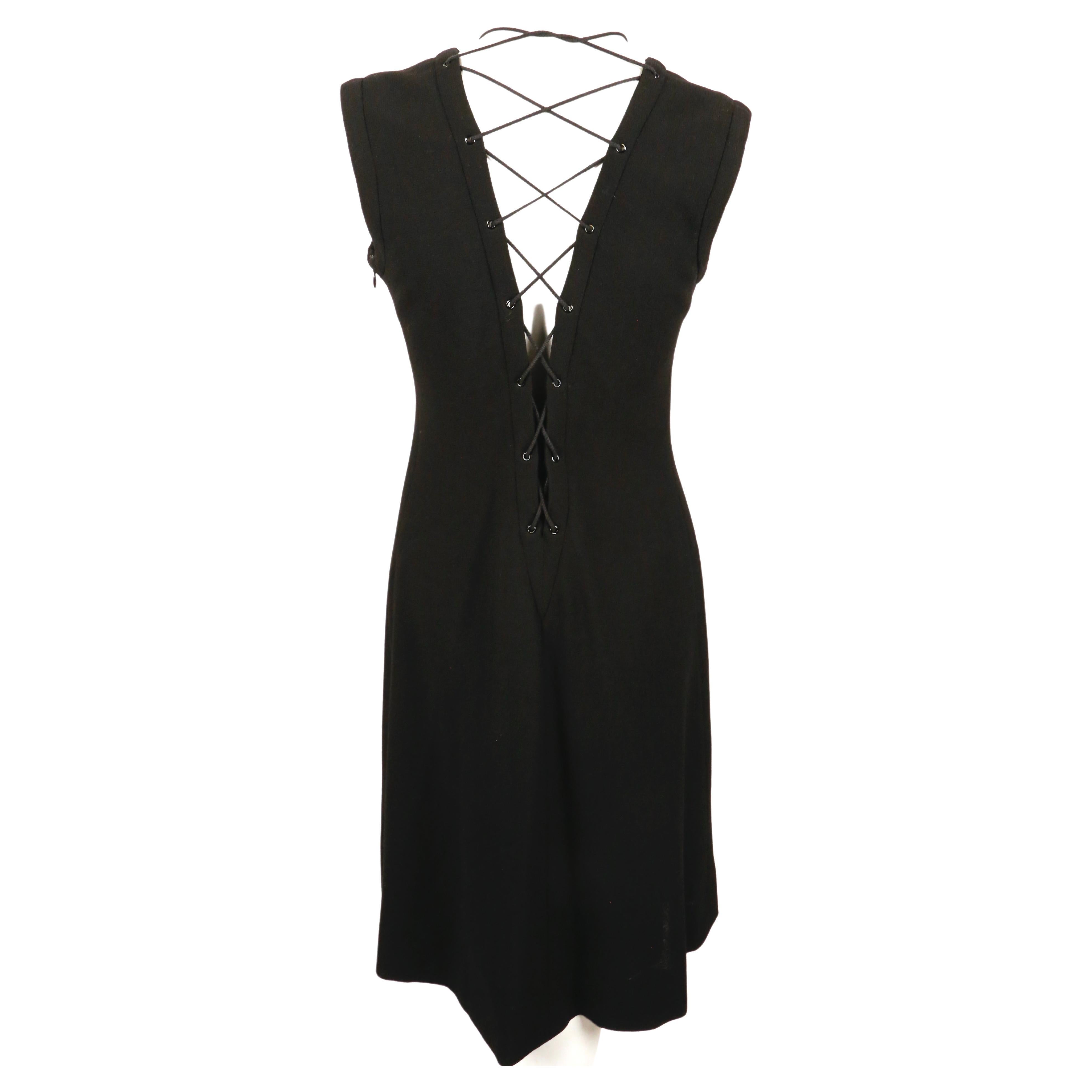 Donna 1993 Yves Saint Laurent Rive Gauche, abito RUNWAY in lana nera con lacci sul retro. in vendita