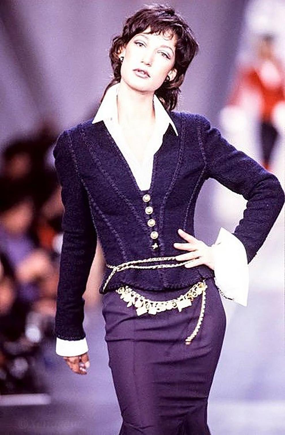 1993er Chanel Lila Tweed Boucle Jacke 4