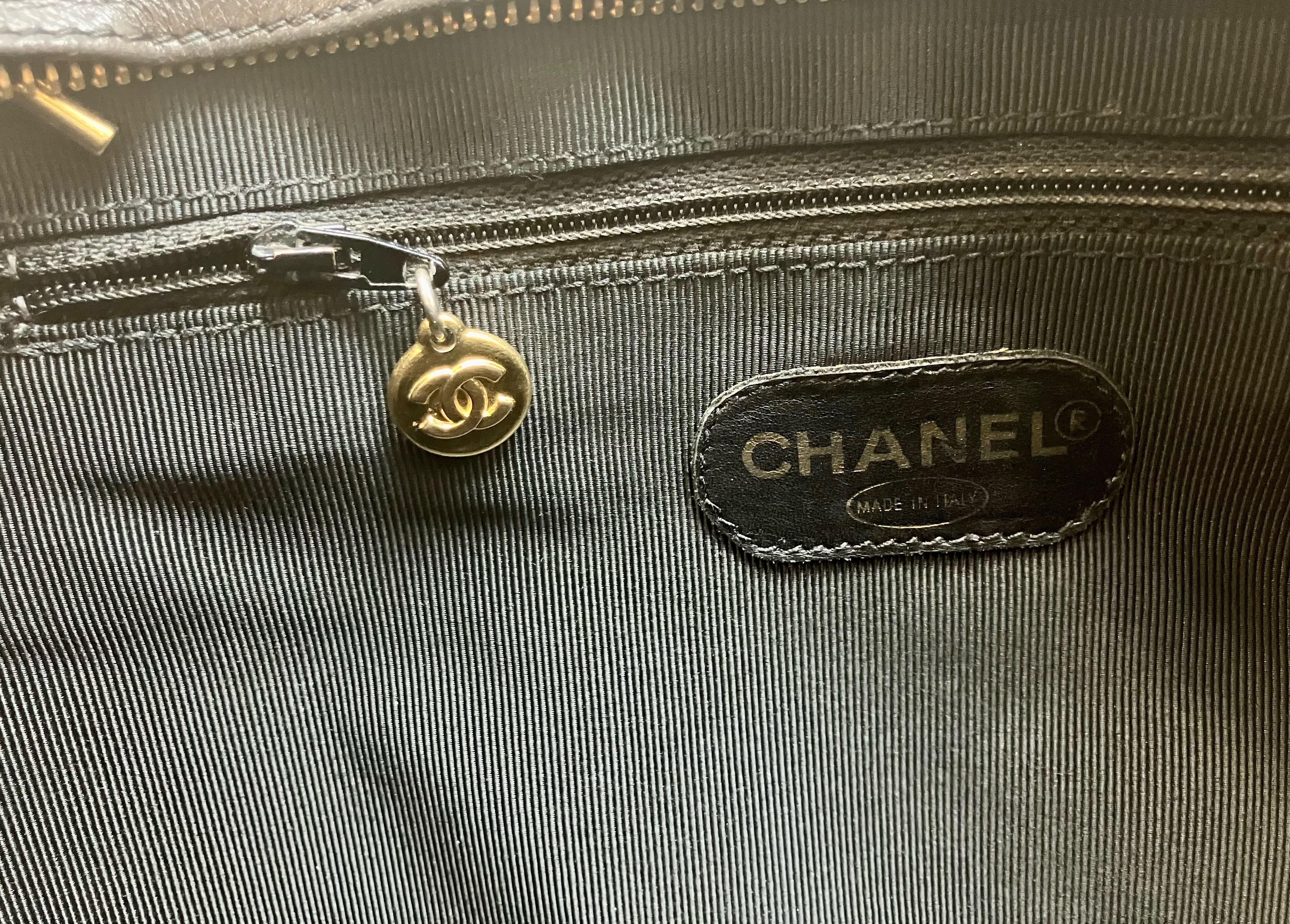 1994-1995 Chanel - Fourre-tout en cuir noir et chocolat en vente 1