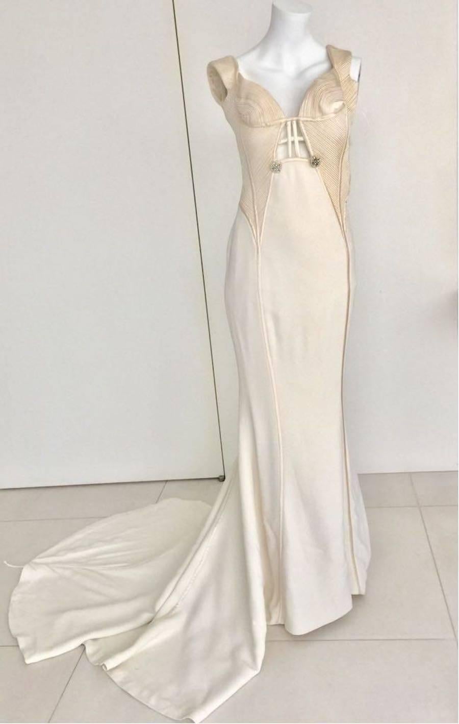 Atelier Versace one off piece created and designed by Gianni Versace in 1994 as evening dress and tailor made as wedding dress thanks to addition of stunning bridal veil composed of diadems Christal jewelry. It is made of silk with satin.
Coming