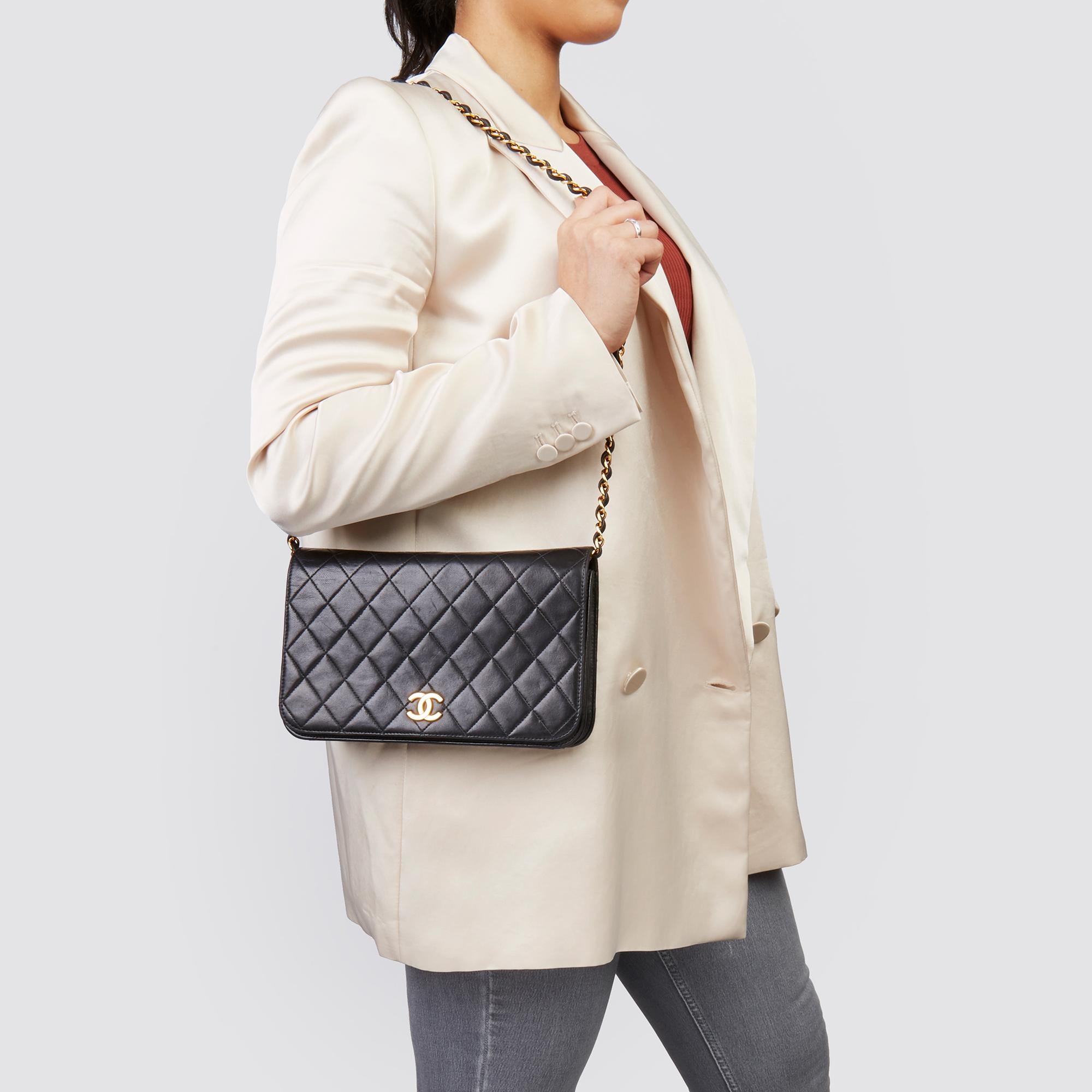 1994 Chanel Schwarzes Lammfell Vintage Small Classic Single Full Flap Bag 2