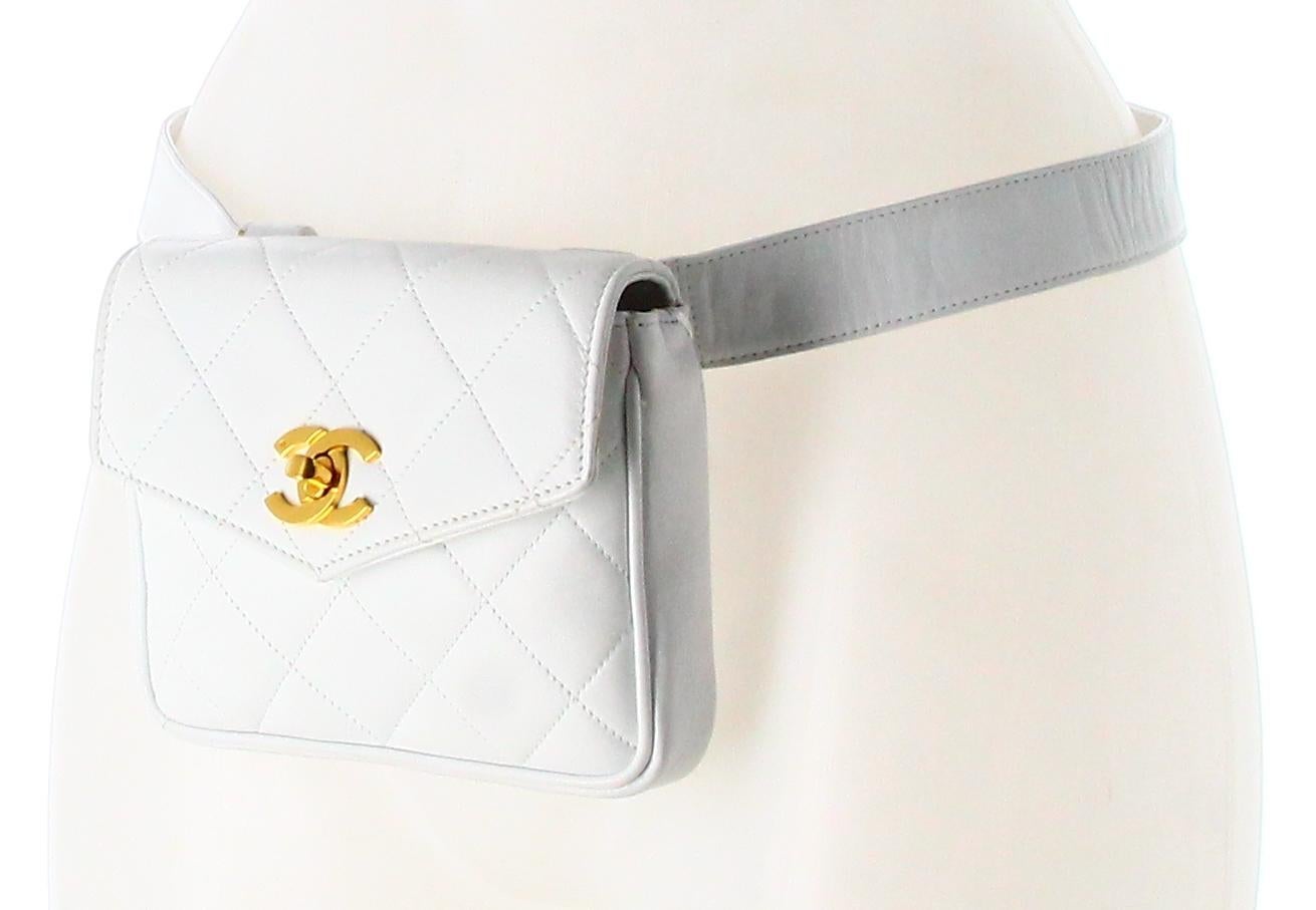 1994 Chanel CC Flap White Belt Bag In Good Condition For Sale In PARIS, FR