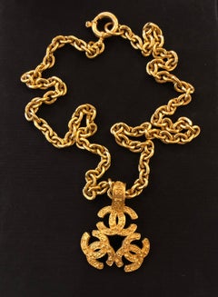 CHANEL Collier vintage à trois chaînes CC en or, 1994