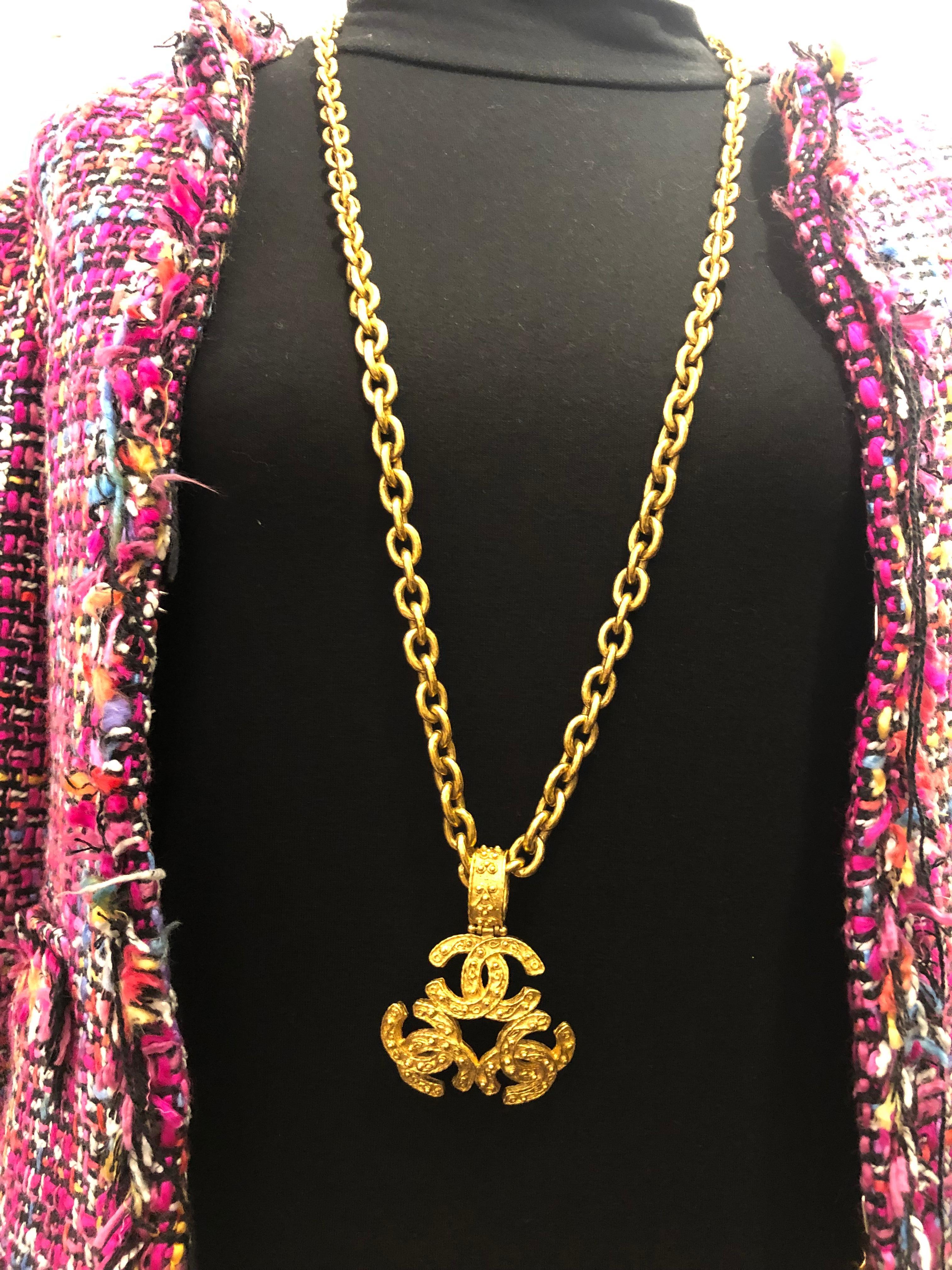 1994 Vintage CHANEL Gold Toned Triple CC Chain Necklace In Good Condition In Bangkok, TH