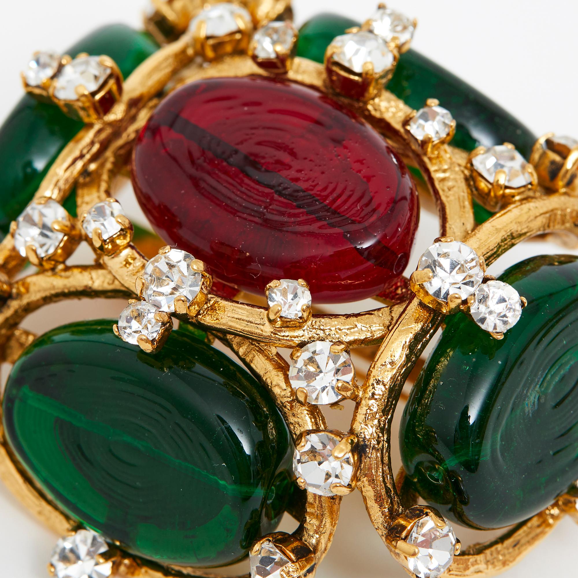 1994 Chanel Haute Couture Broche Gripoix Glas-Brosche mit Fancy Perlen-Anhänger im Zustand „Hervorragend“ im Angebot in PARIS, FR
