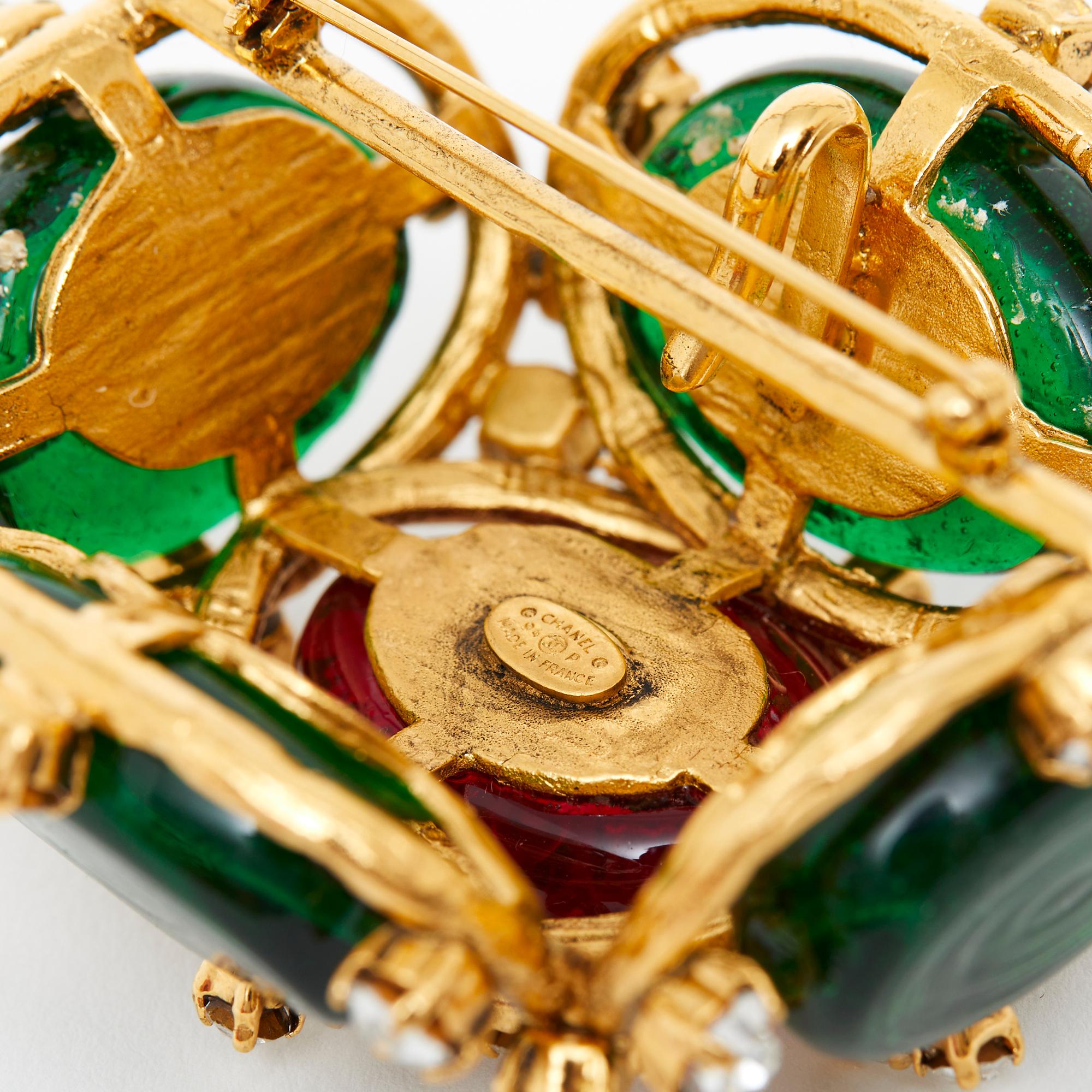 1994 Chanel Haute Couture Broche Gripoix Glas-Brosche mit Fancy Perlen-Anhänger im Angebot 2