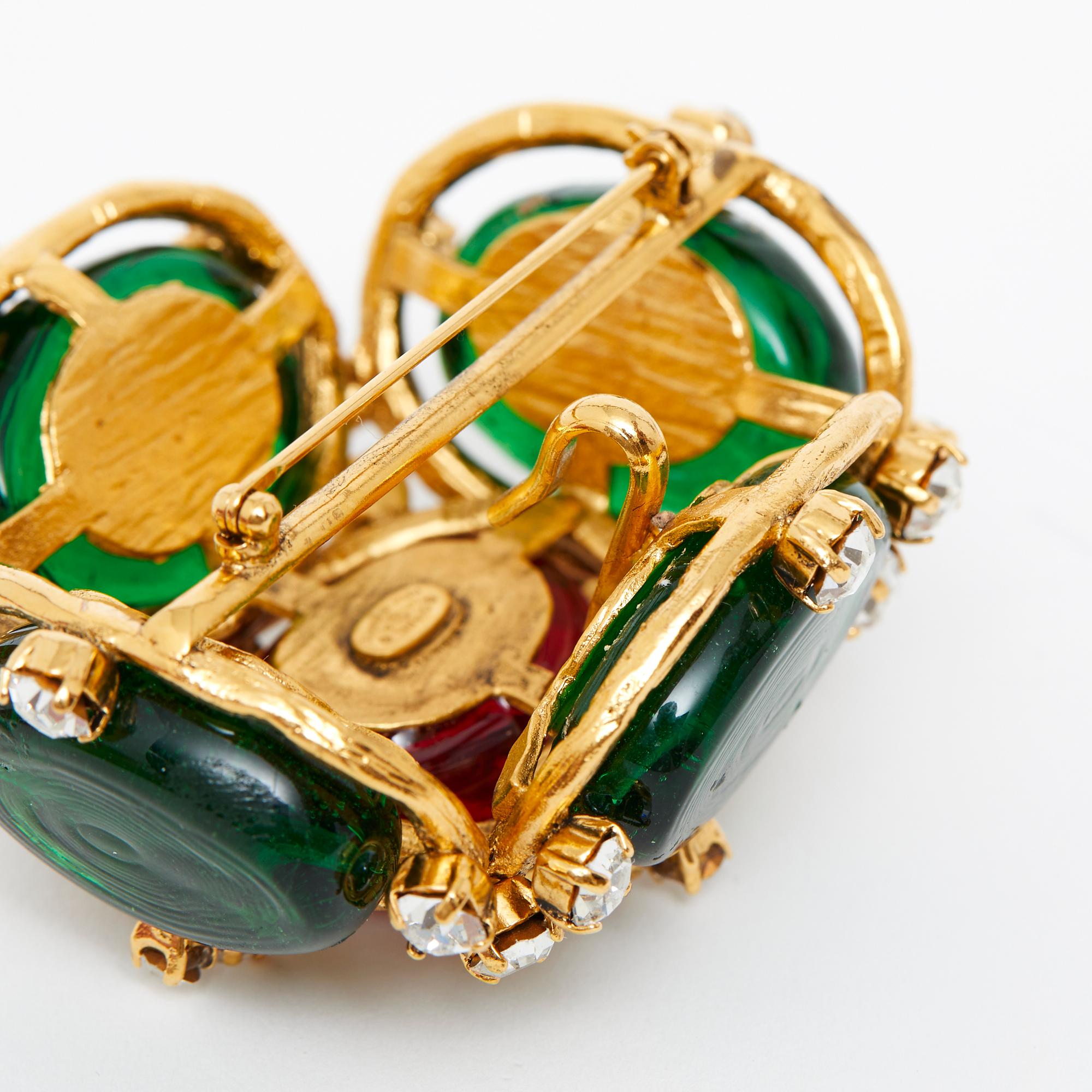 1994 Chanel Haute Couture Broche Gripoix Glas-Brosche mit Fancy Perlen-Anhänger im Angebot 3