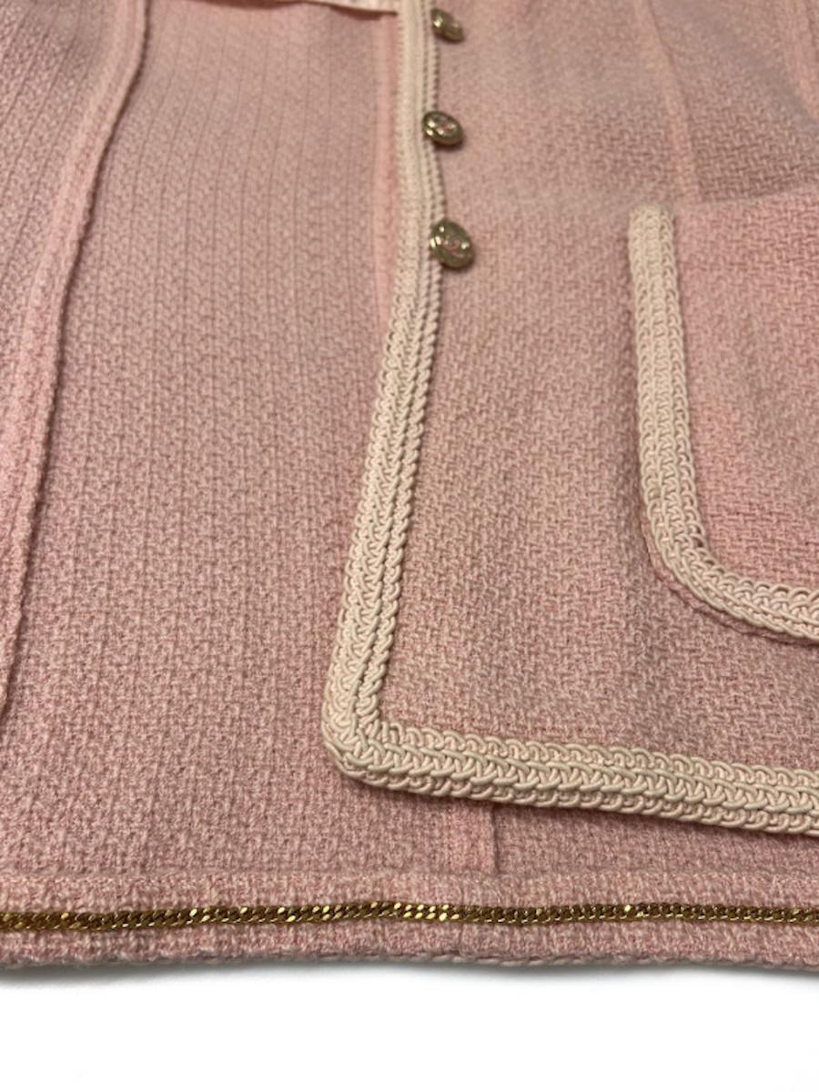 Marrone 1994 Giacca Chanel in tweed rosa in vendita