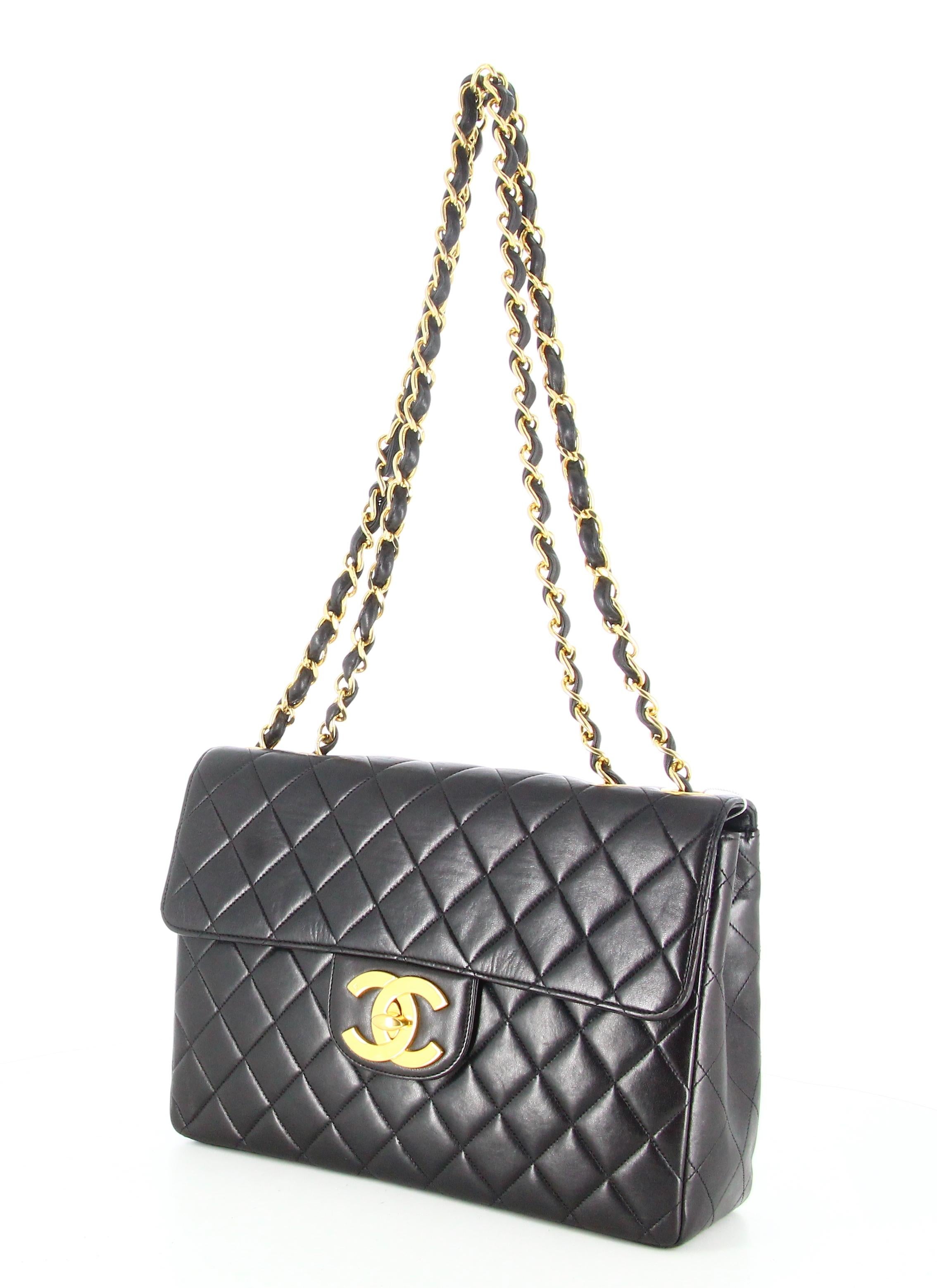 1994 Chanel Timeless Jumbo Quilted Handbag Black Golden In Good Condition In PARIS, FR