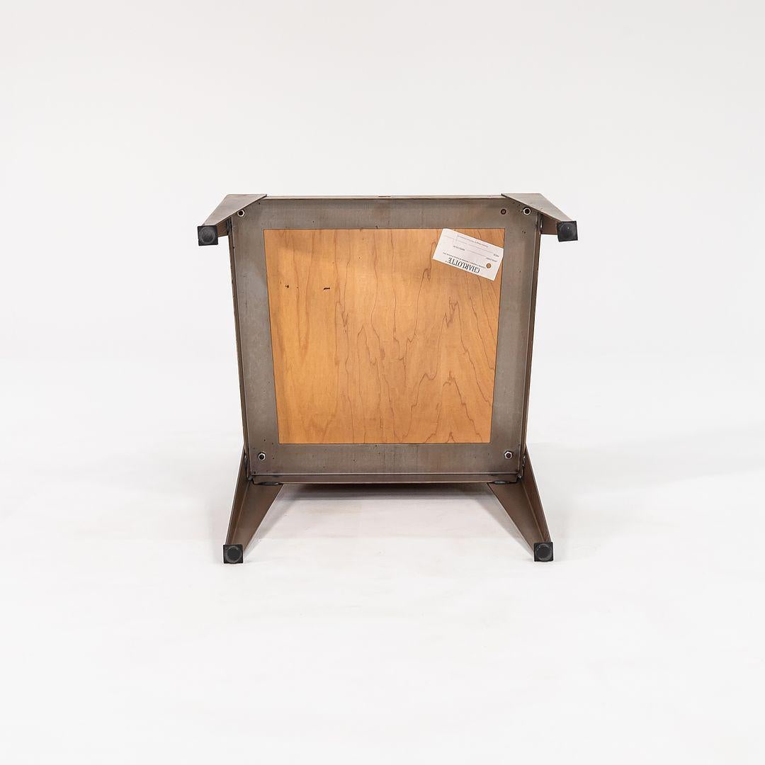 Il s'agit d'une chaise de salle à manger Eli, conçue par Bruce Sienkowski pour Charlotte Chair Company en 1991. Ces exemples particuliers datent de 1994. Le prix indiqué comprend une chaise et nous en avons 14 disponibles à l'achat. Leur design