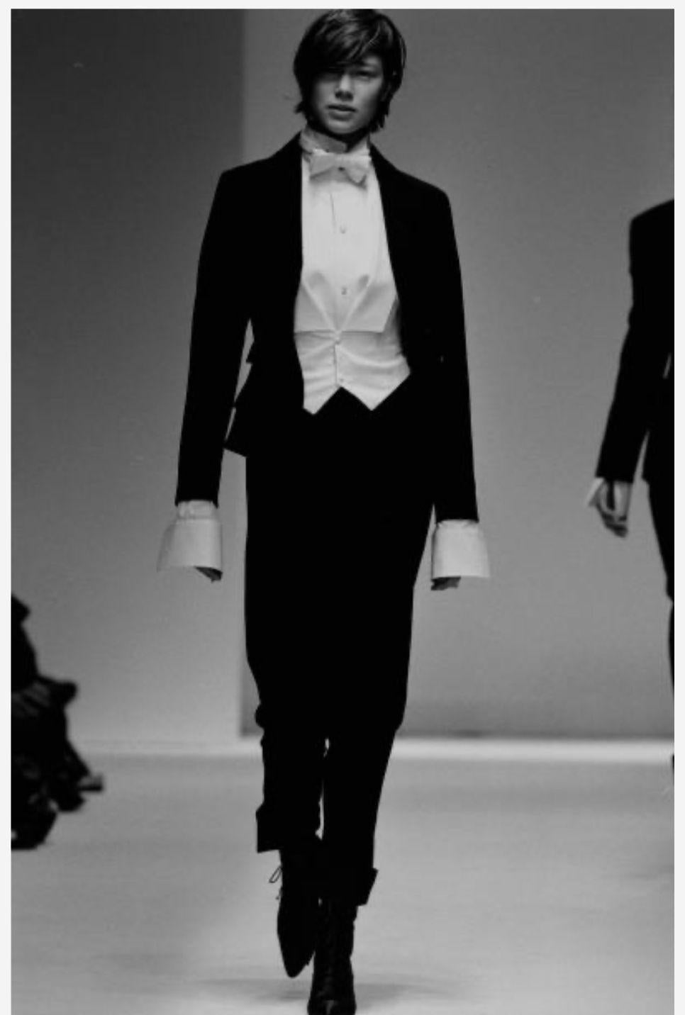 1994 Gucci by Tom Ford Sexy backless White Tuxedo waistcoat - Shirt For Sale 7