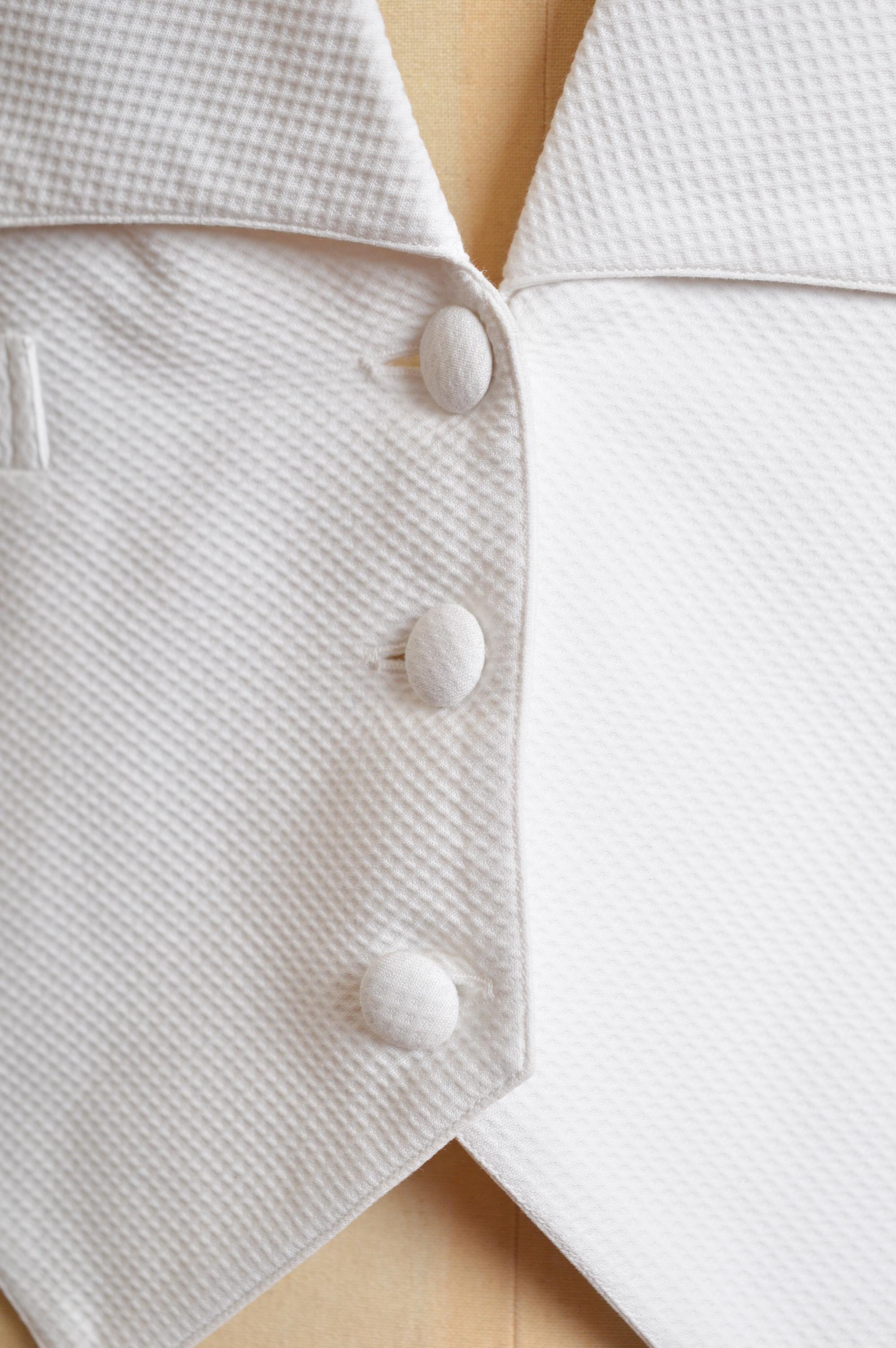 1994 Gucci by Tom Ford Sexy backless White Tuxedo waistcoat - Shirt For Sale 9