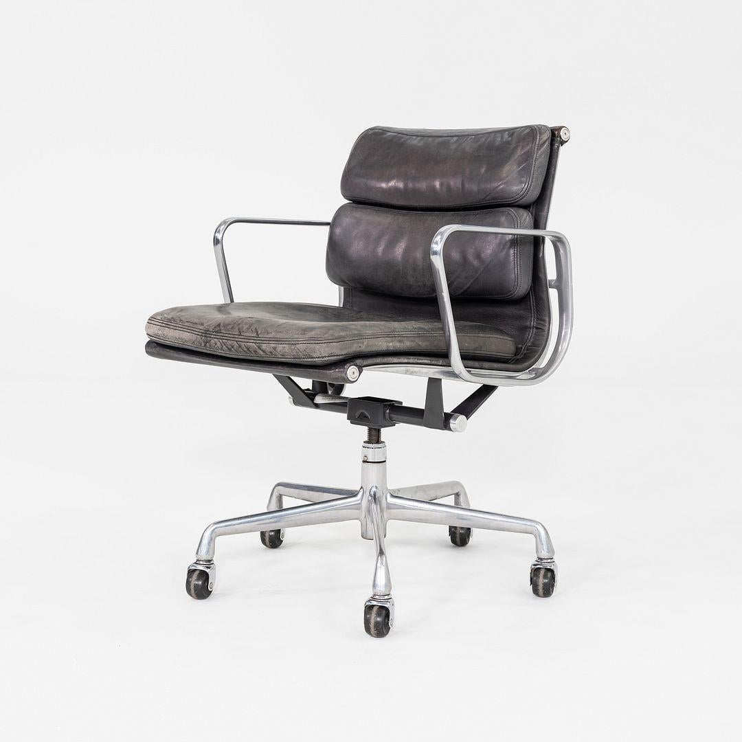 1994 Herman Miller Eames Soft Pad Management-Schreibtischstuhl aus schwarzem Leder (Moderne) im Angebot