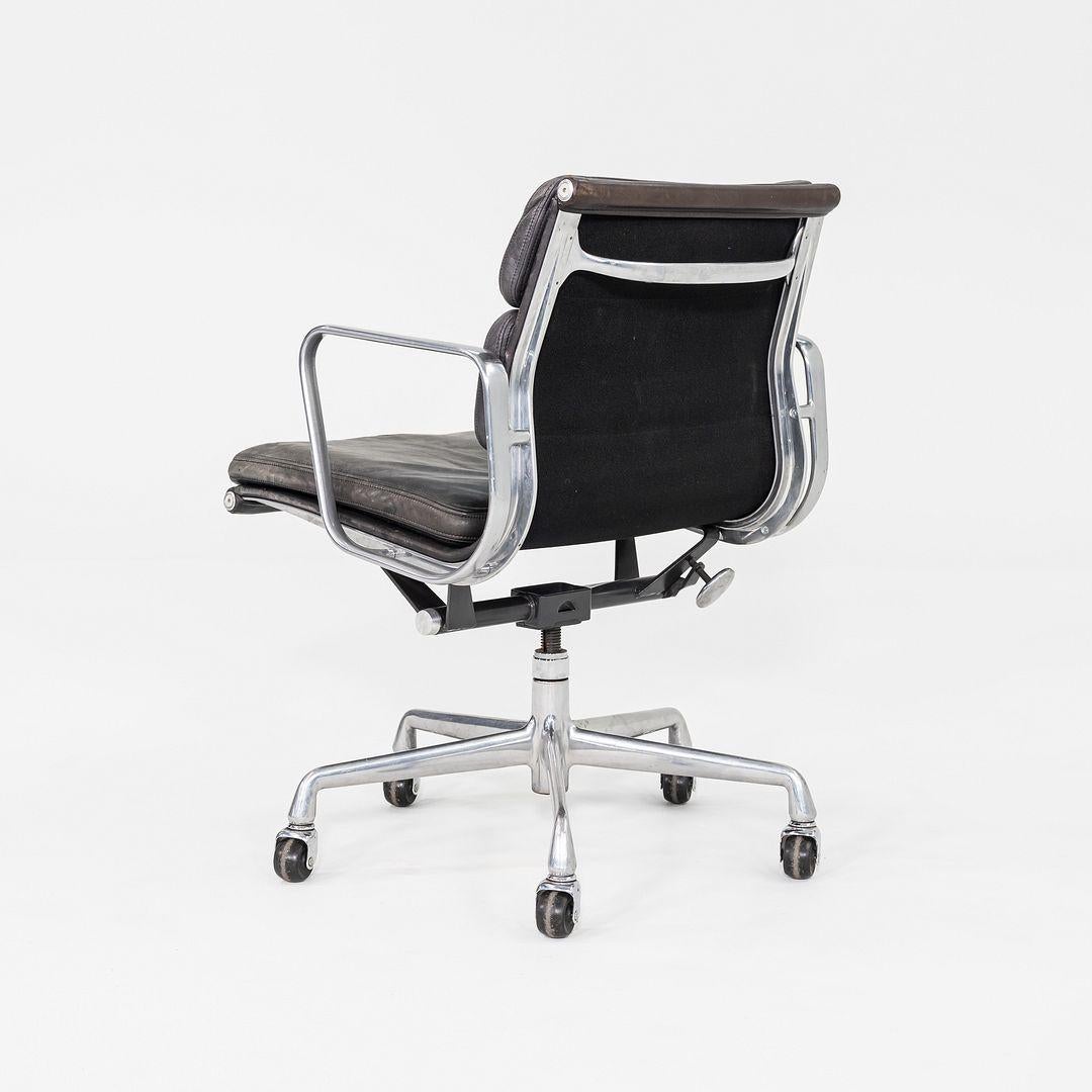 1994 Herman Miller Eames Soft Pad Management-Schreibtischstuhl aus schwarzem Leder im Zustand „Gut“ im Angebot in Philadelphia, PA