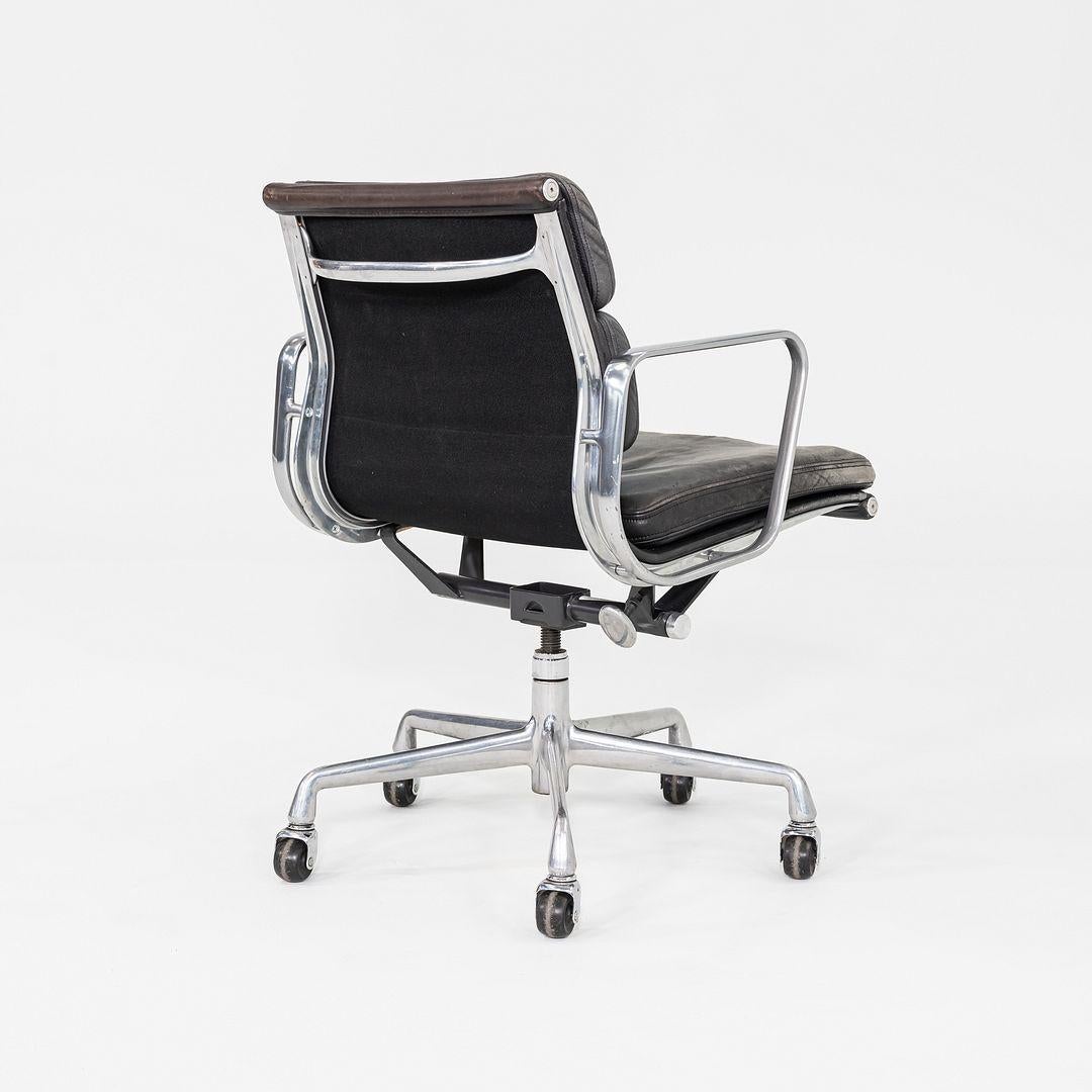 1994 Herman Miller Eames Soft Pad Management-Schreibtischstuhl aus schwarzem Leder (Aluminium) im Angebot
