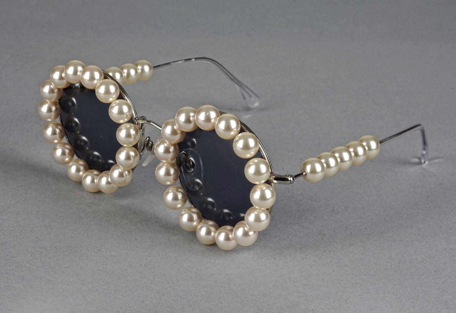 Black 1994 Iconic CHANEL Pearl Round Sunglasses For Sale