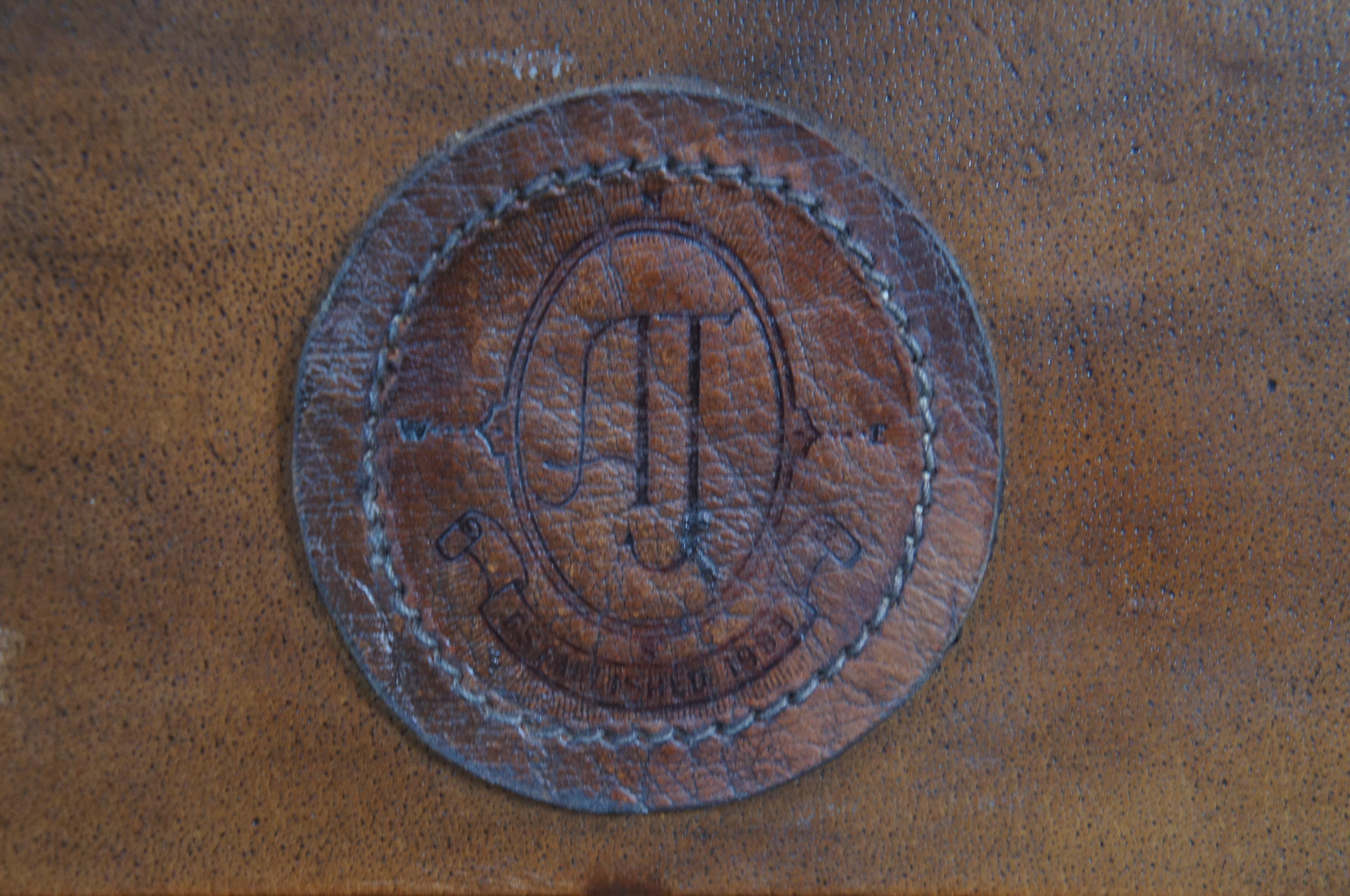 20ième siècle Table basse d'appoint coffre à vapeur en cuir sur support en pin, décoration d'appoint, 1994 en vente