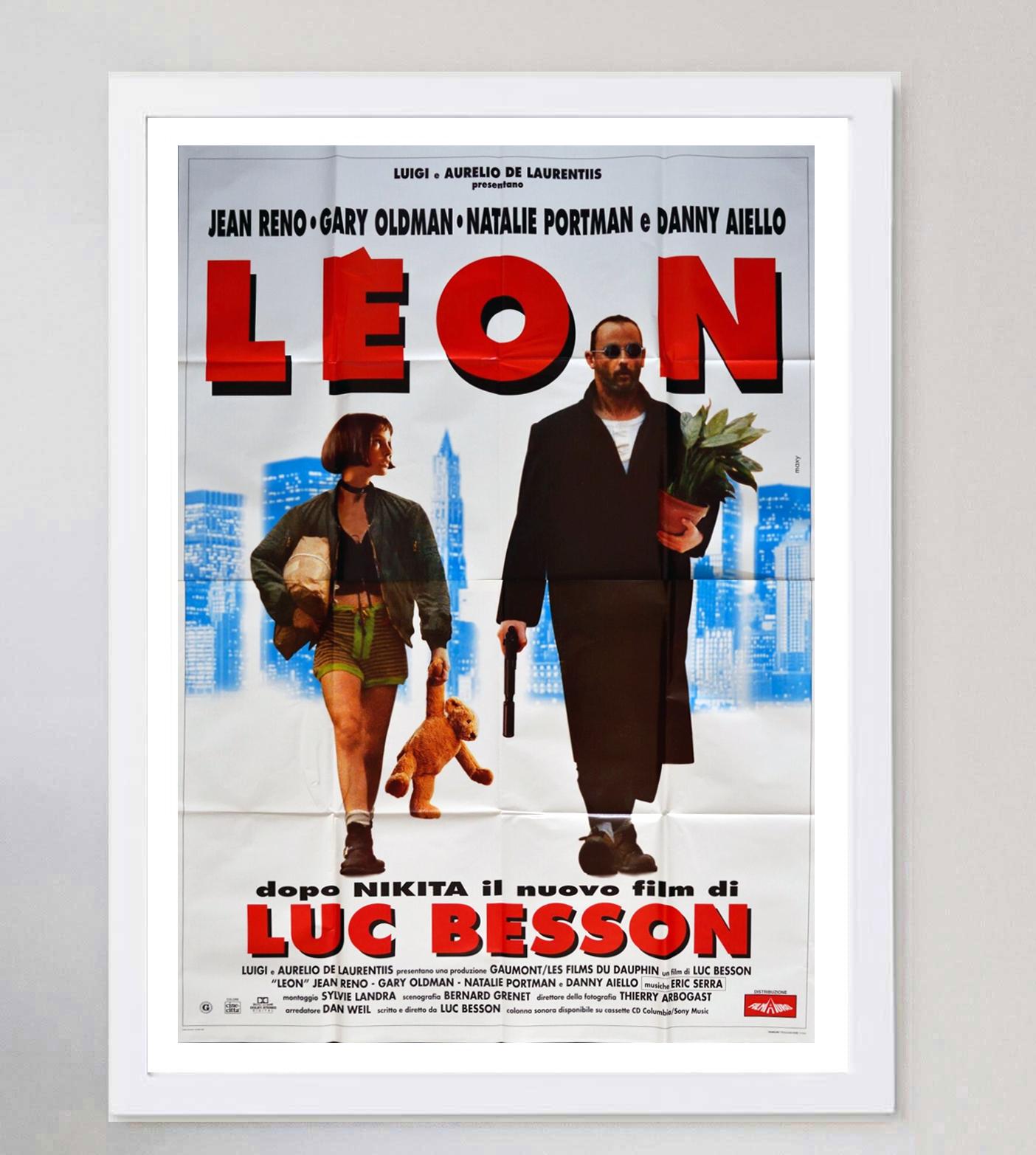 1994 Leon (Italian) Original Vintage Poster In Good Condition For Sale In Winchester, GB