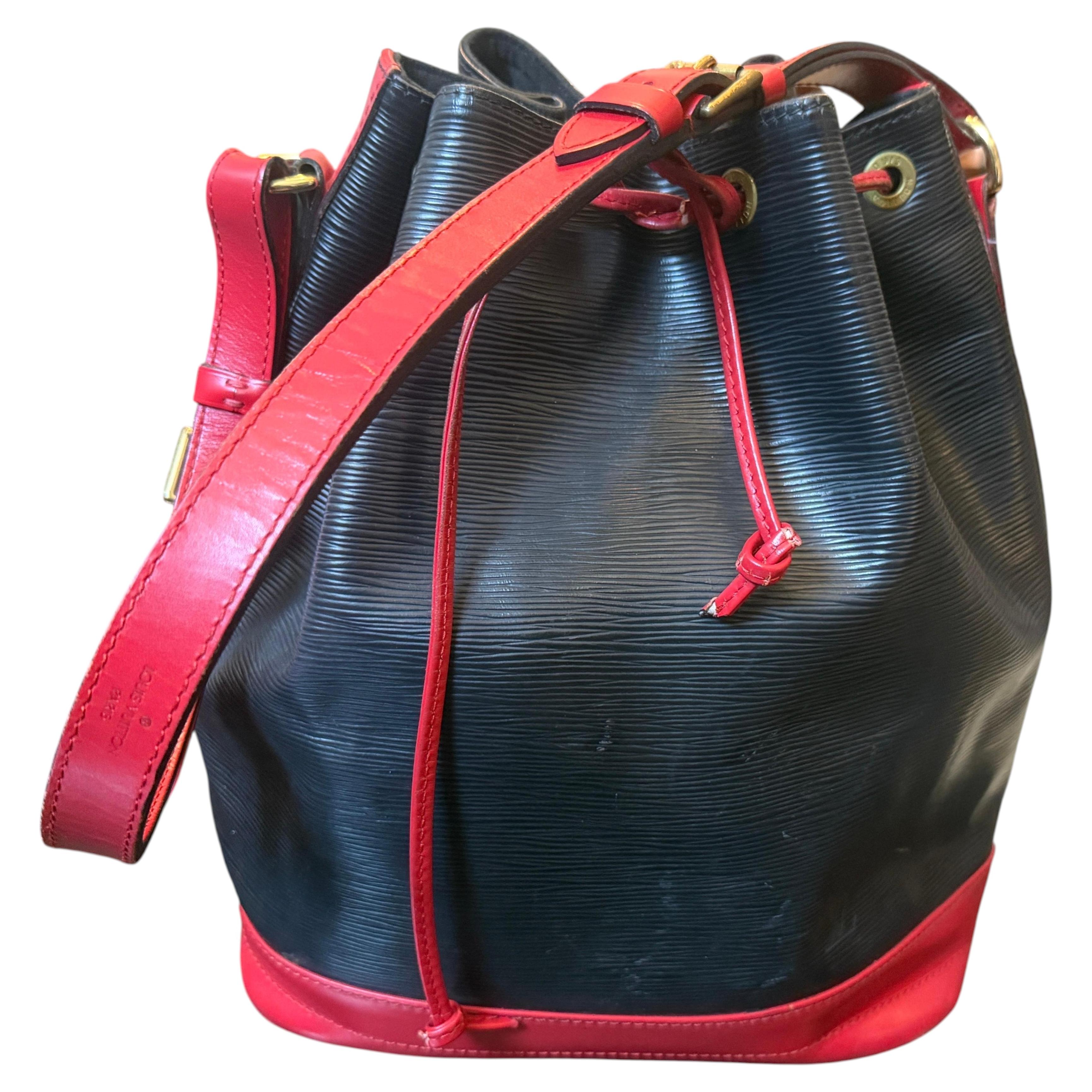 1994 Louis Vuitton Black and Red Epi Leather Shoulder Bag For Sale