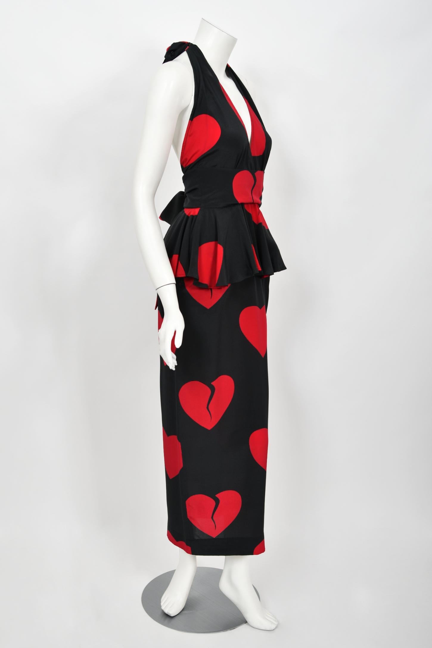 Robe convertible Moschino Couture documentée « Heartbreaker » en soie imprimée, 1994  en vente 6