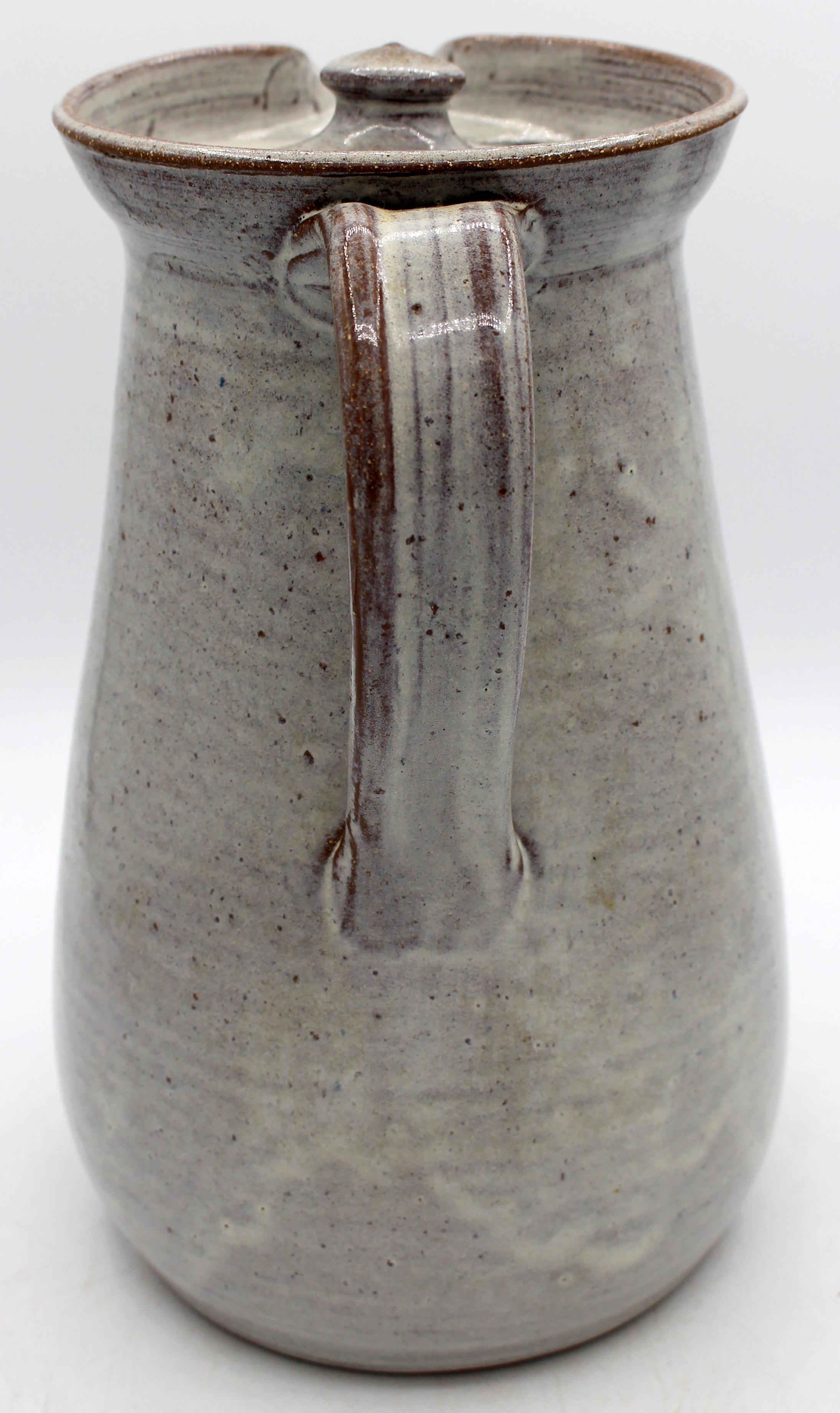 1994 North Carolina Sid Luck Large Pottery Lidded Pitcher In Good Condition For Sale In Chapel Hill, NC