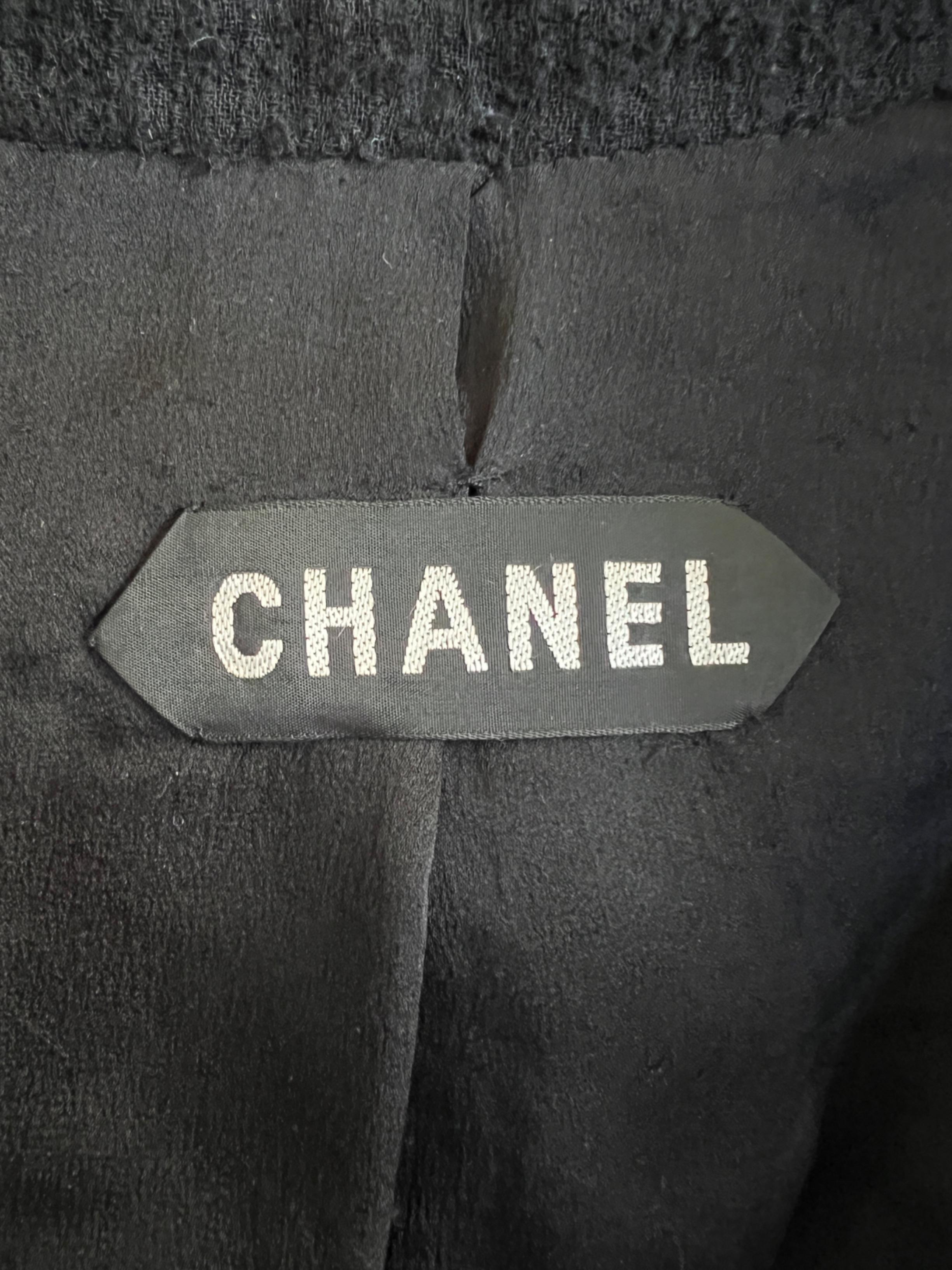 1994 Runway Chanel Haute Couture Abito con Gonna in Lana Boucle Nero in vendita 3