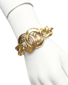 Chanel-Armband mit vergoldeter Kette und CC-Logo aus der Frühjahrskollektion 1994
