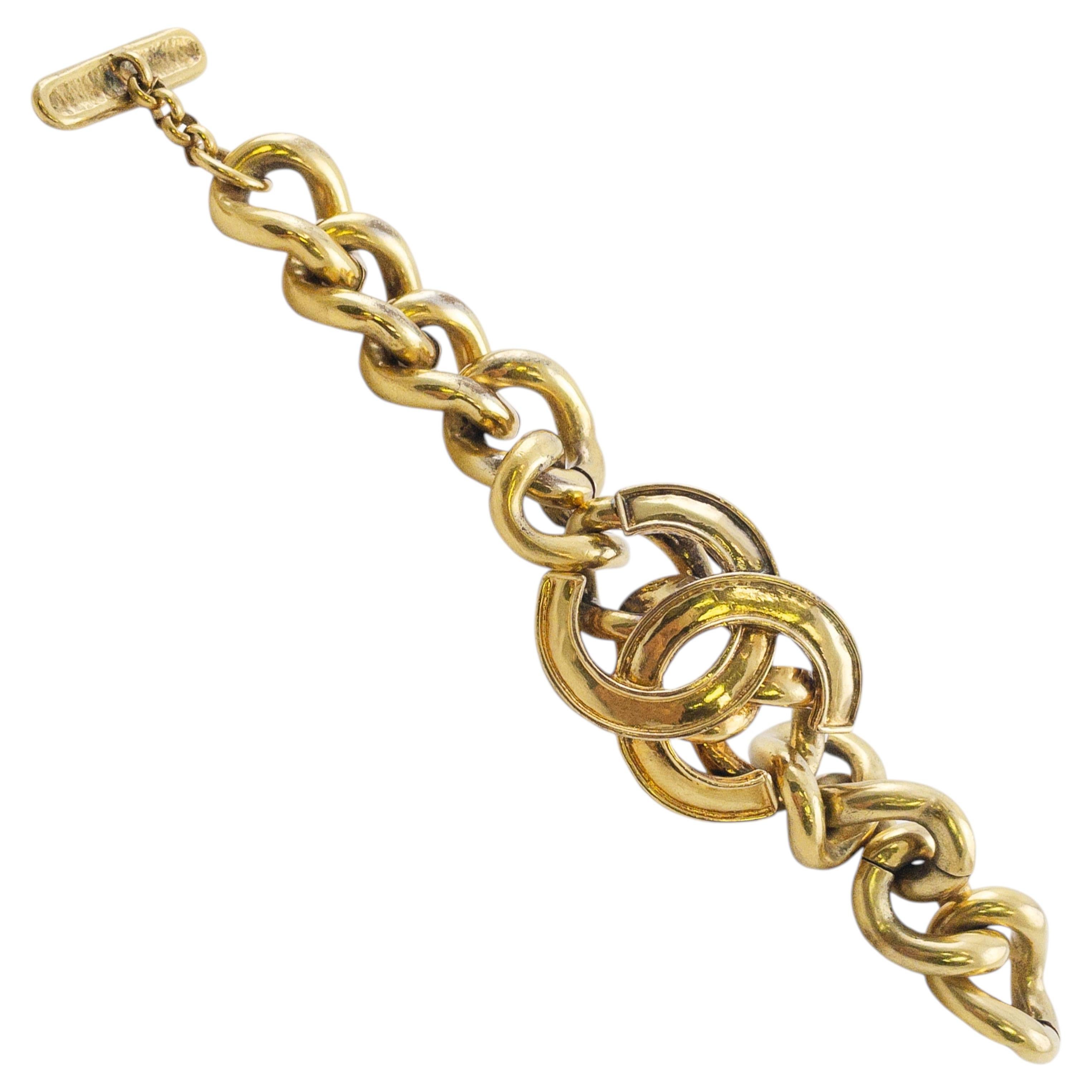 Pulsera de Chanel con cadena chapada en oro y el logotipo CC, de la colección de primavera de 1994 en venta