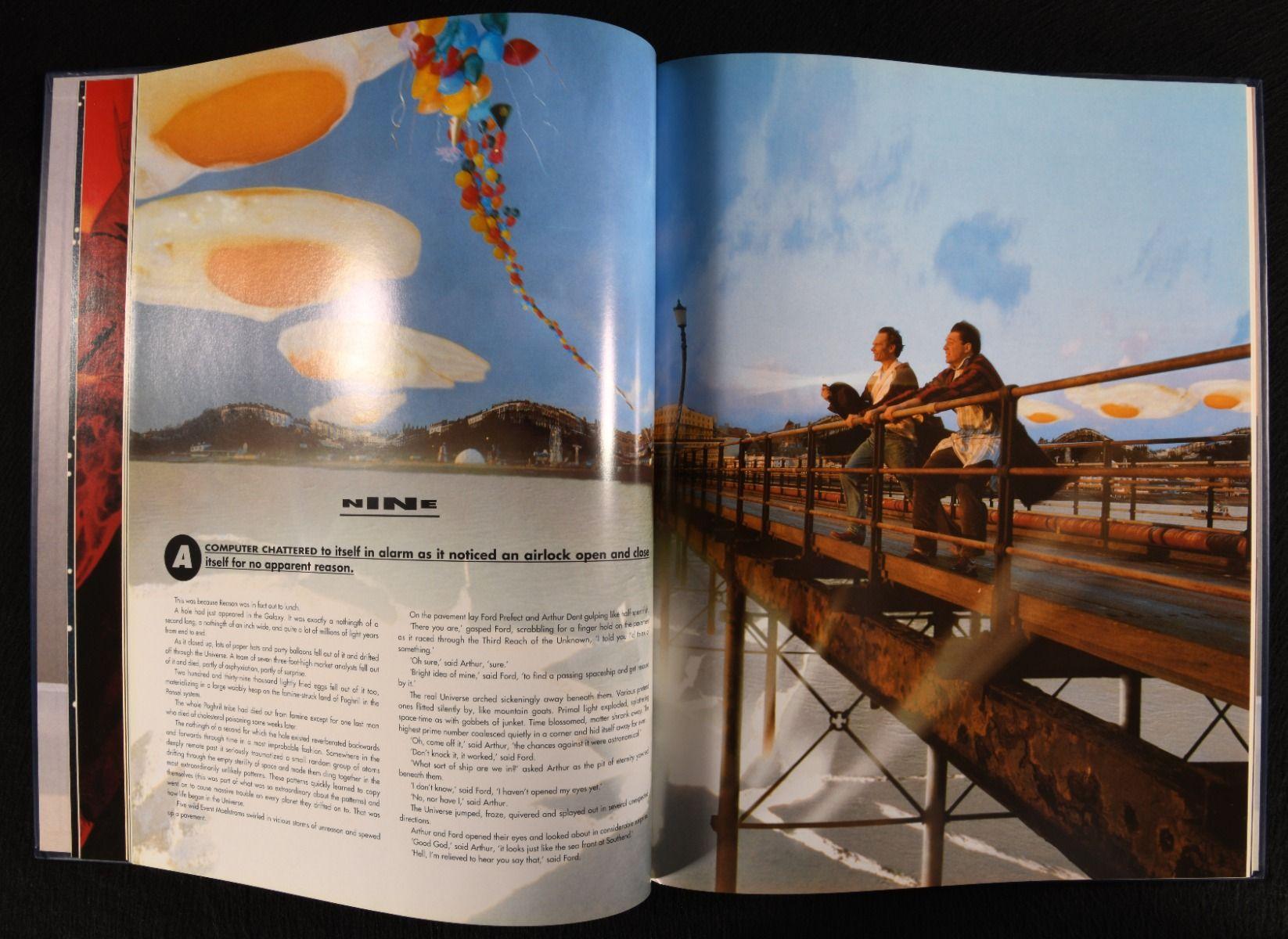 Papier 1994 The Illustrated Hitch Hiker's Guide to the Galaxy (Le guide illustré du randonneur pédestre dans la galaxie) en vente