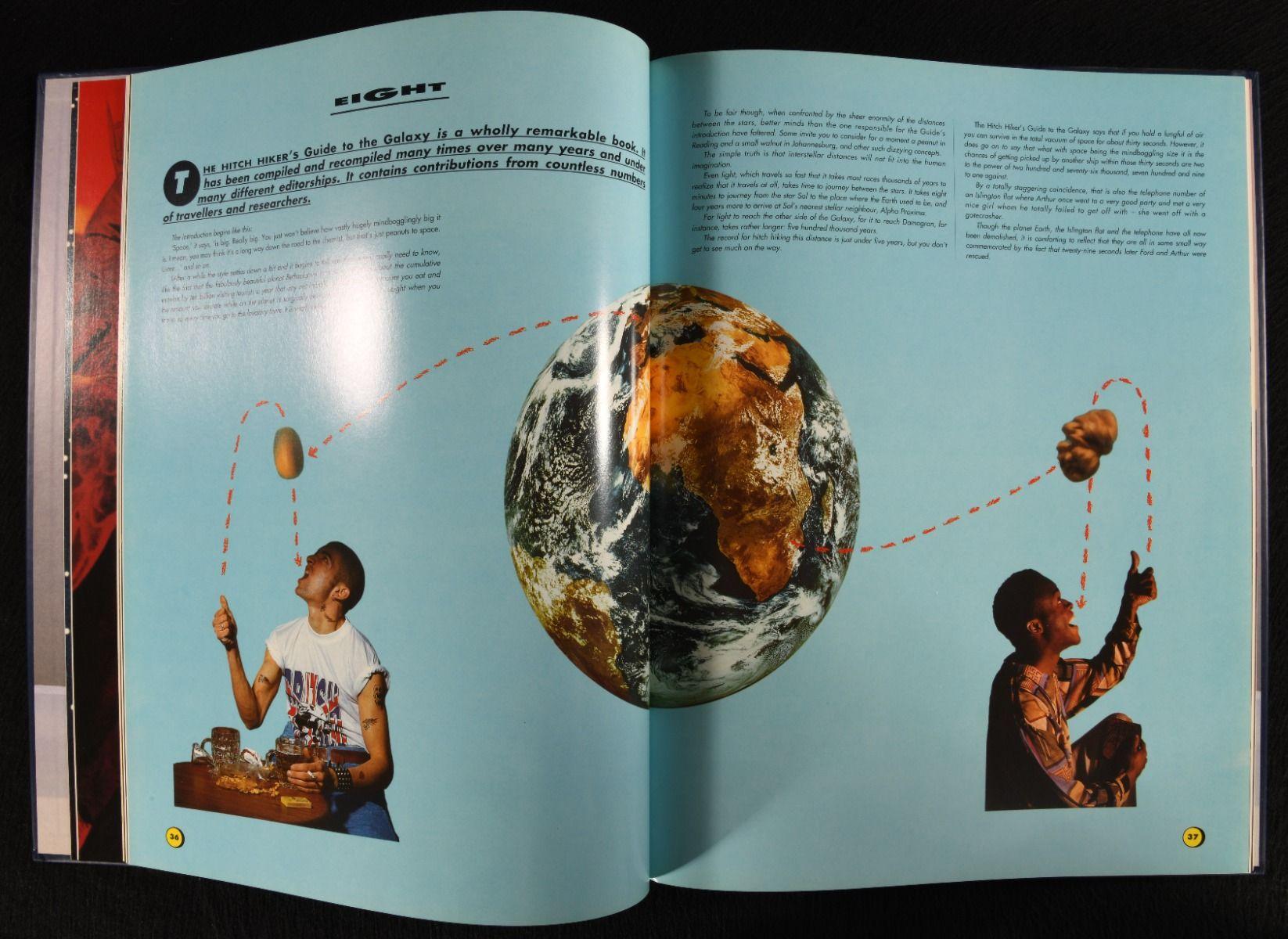 1994 The Illustrated Hitch Hiker's Guide to the Galaxy (Le guide illustré du randonneur pédestre dans la galaxie) en vente 1