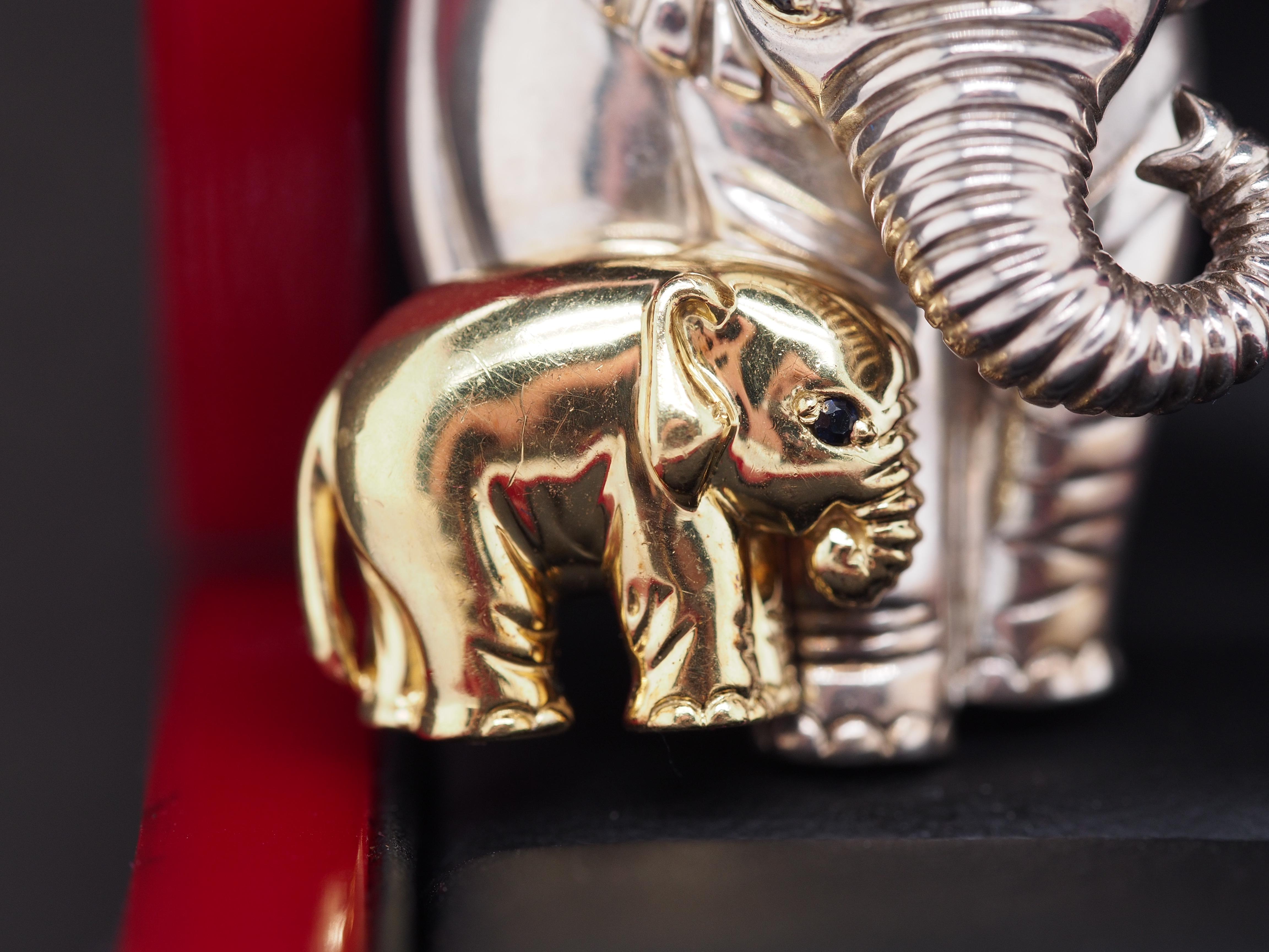 Contemporain 1994 Tiffany & Co. Golding & Co. 18K Yellow Gold/Sterling Silver Sapphire Elephant &Baby Pin (épingle à l'éléphant et au bébé) en vente