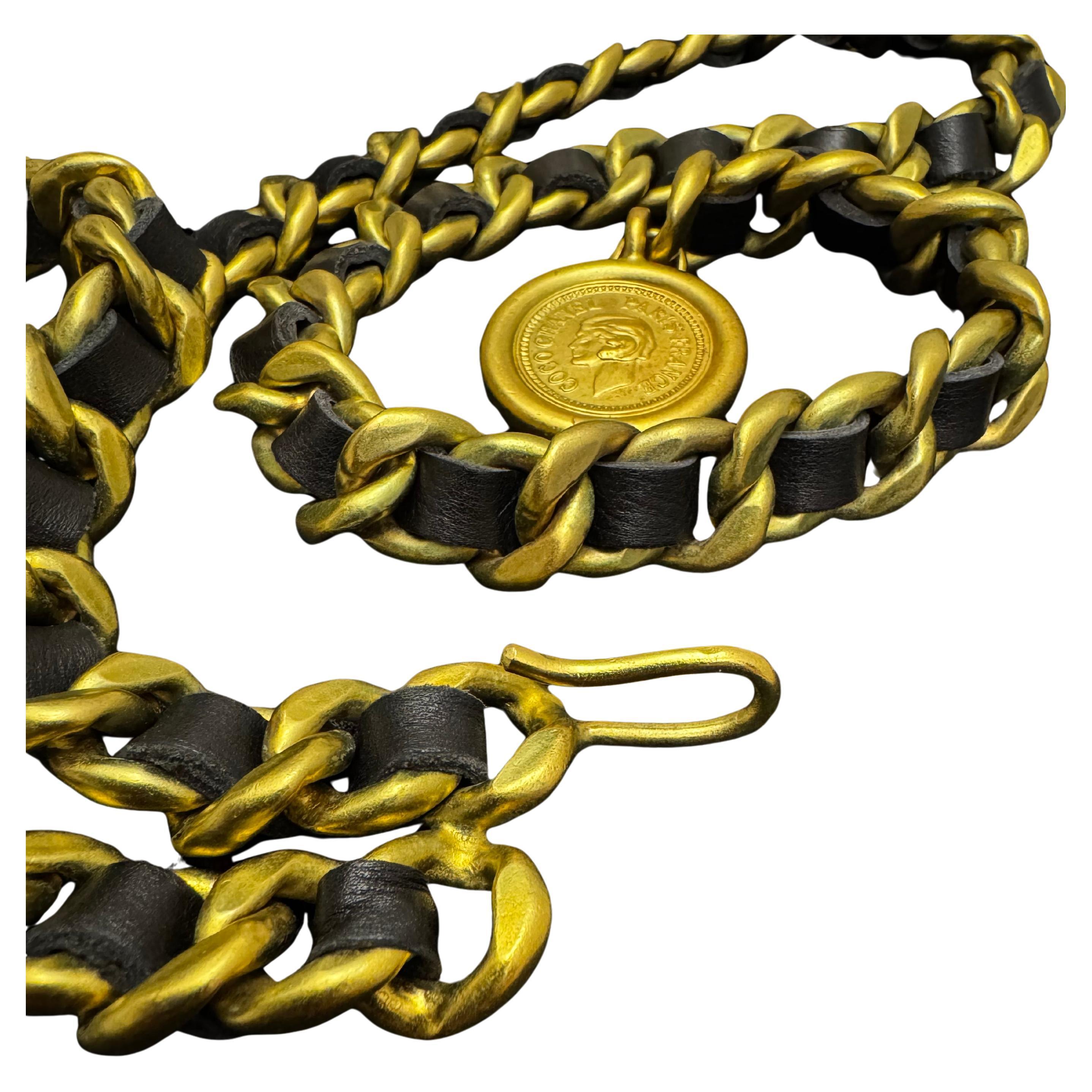 1994 Vintage CHANEL COCO Ceinture Chaine en Cuir Noir Or 94A en vente 3