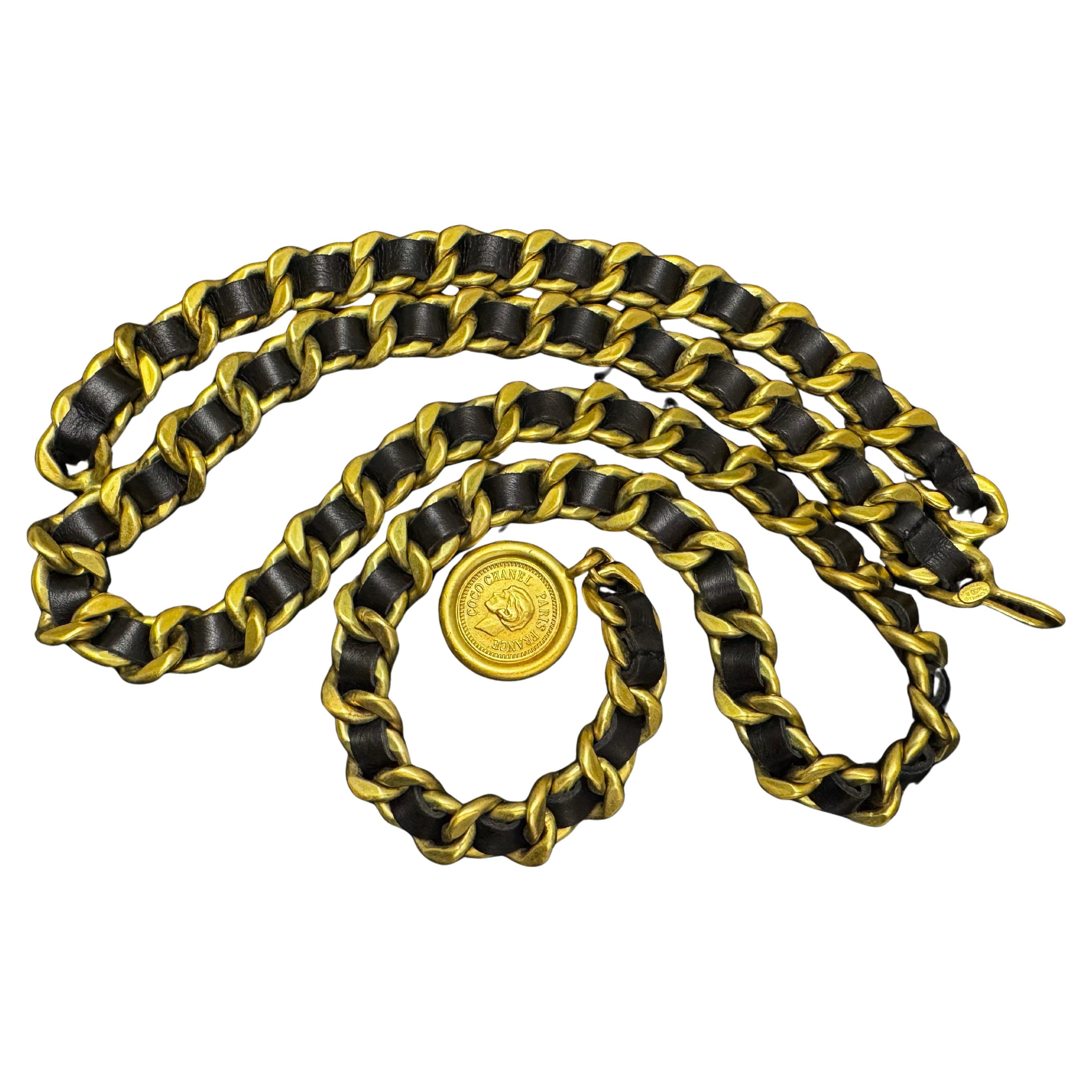 1994 Vintage CHANEL COCO Ceinture Chaine en Cuir Noir Or 94A en vente