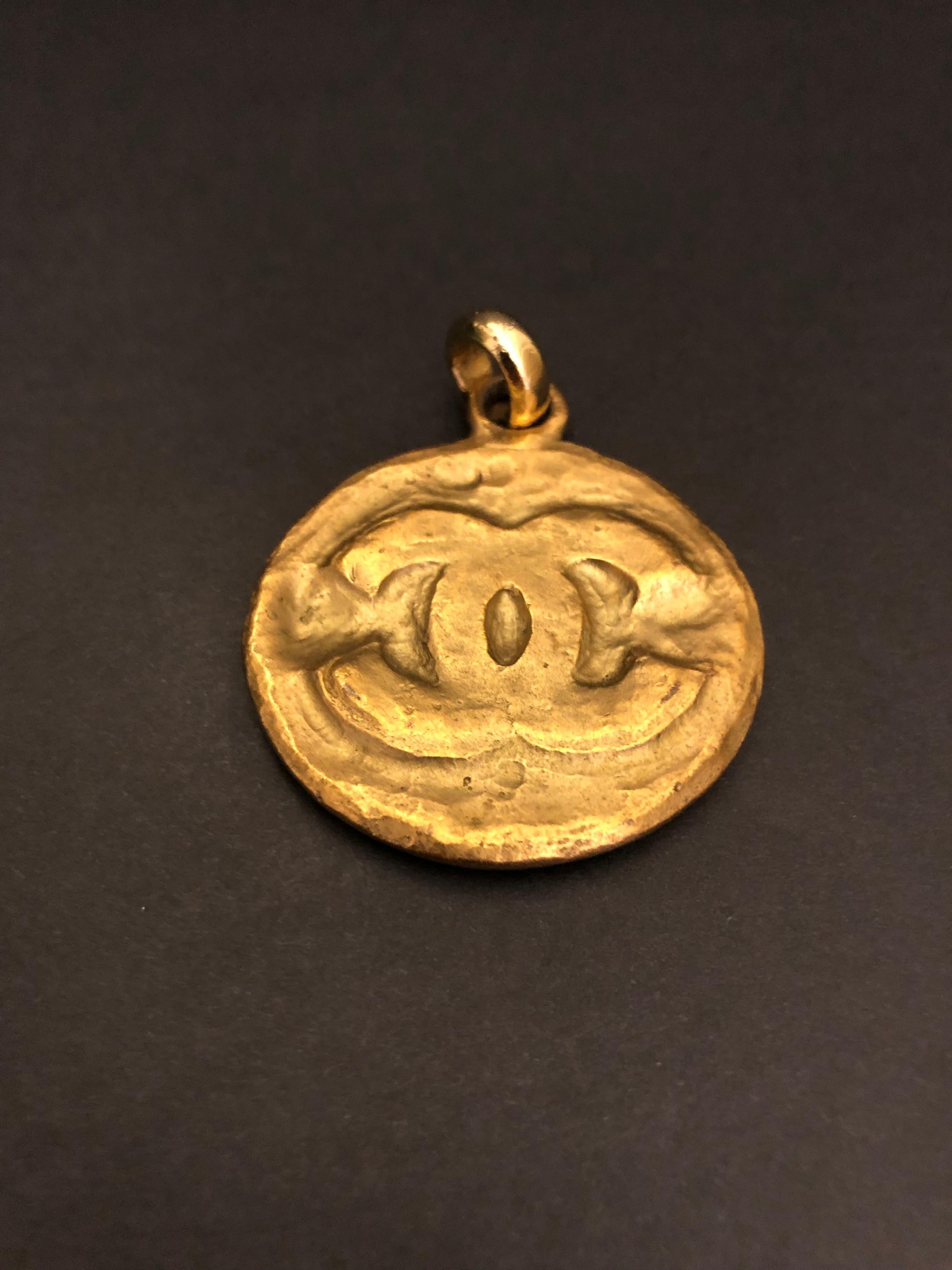 1994 Vintage CHANEL Gold Toned Byzantine CC Medallion Charm  For Sale 3