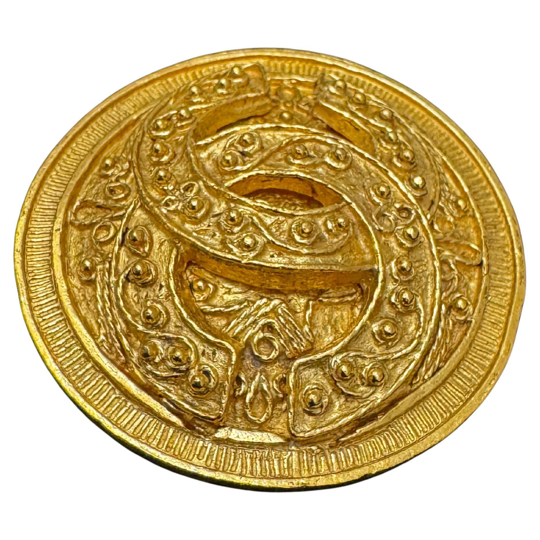 1994 Vintage CHANEL Gold Toned CC Brooch Large In Excellent Condition For Sale In Bangkok, TH