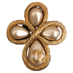 1994 Vintage CHANEL Gold Toned Faux Pearl Brooch 