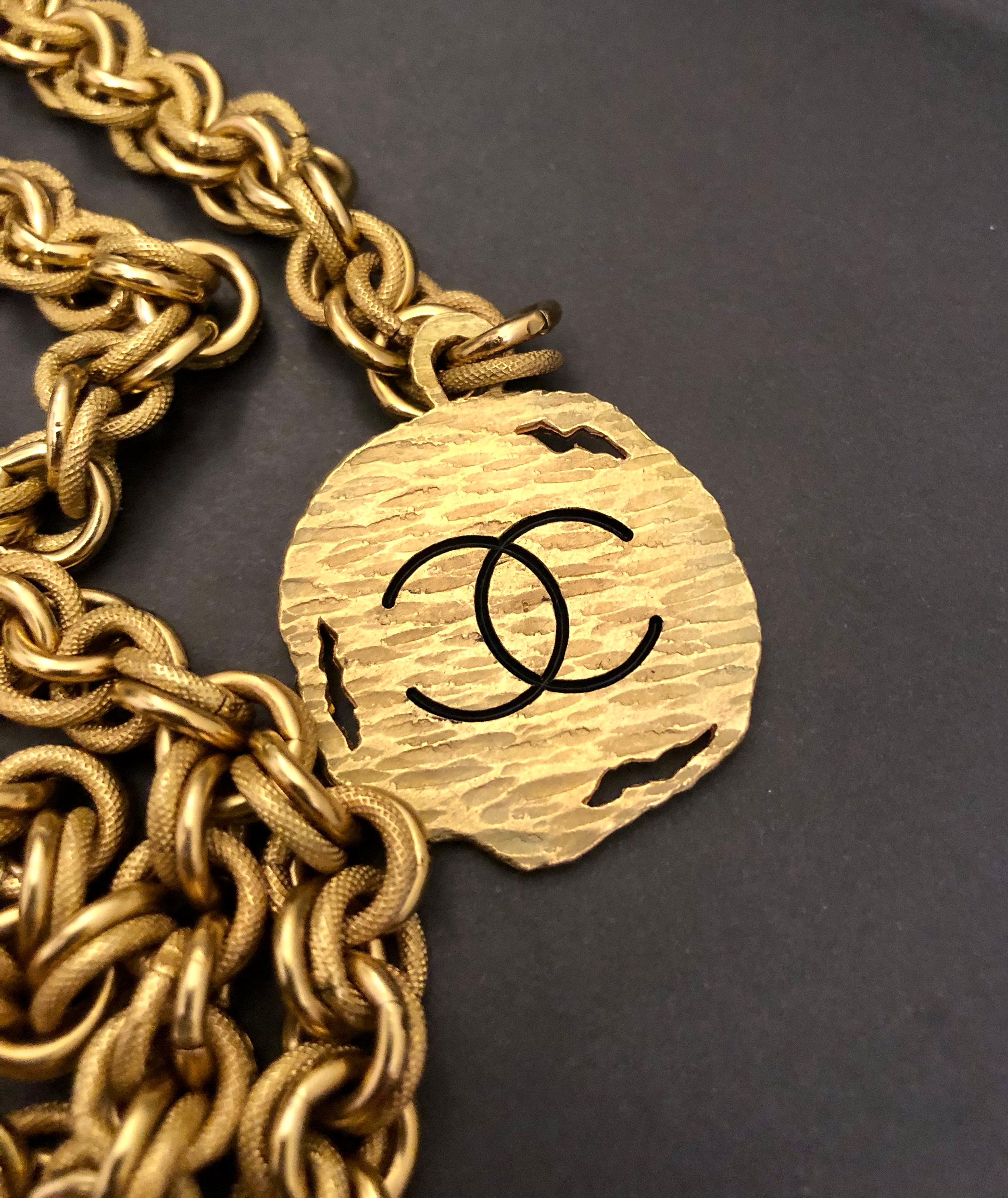 Marron 1994 Vintage CHANEL Collier de ceinture à chaîne quadruple dorée en vente