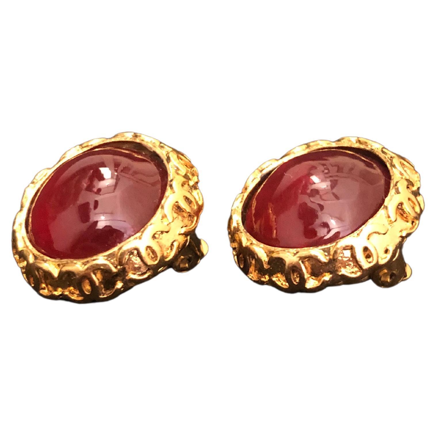 1994 Vintage CHANEL Gold Toned Red Gripoix Earclips Clip On Earrings In Excellent Condition For Sale In Bangkok, TH