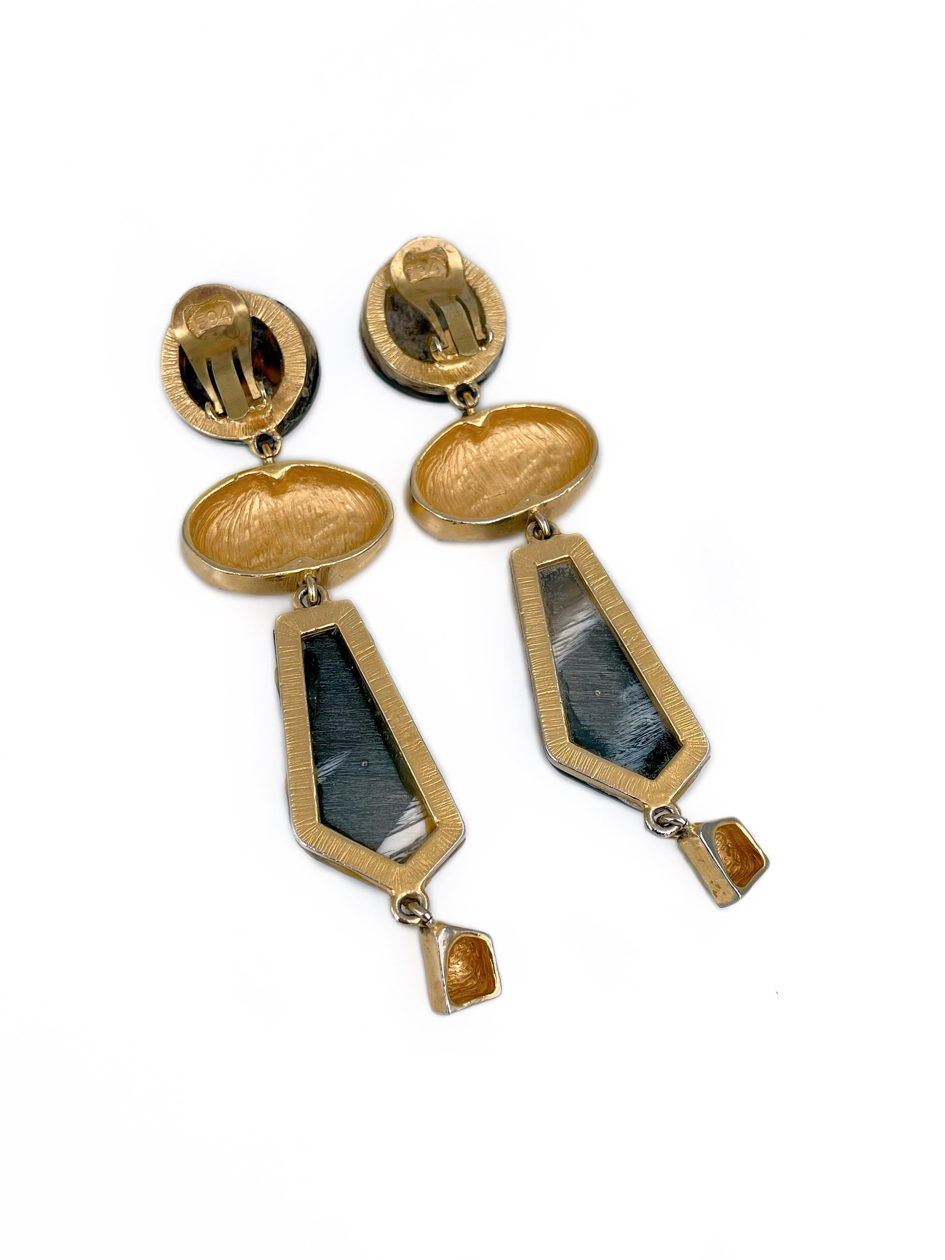 1994 Vintage Christian Lacroix Gold Tone Geometric Drop Clip On Earrings In Good Condition For Sale In Vilnius, LT