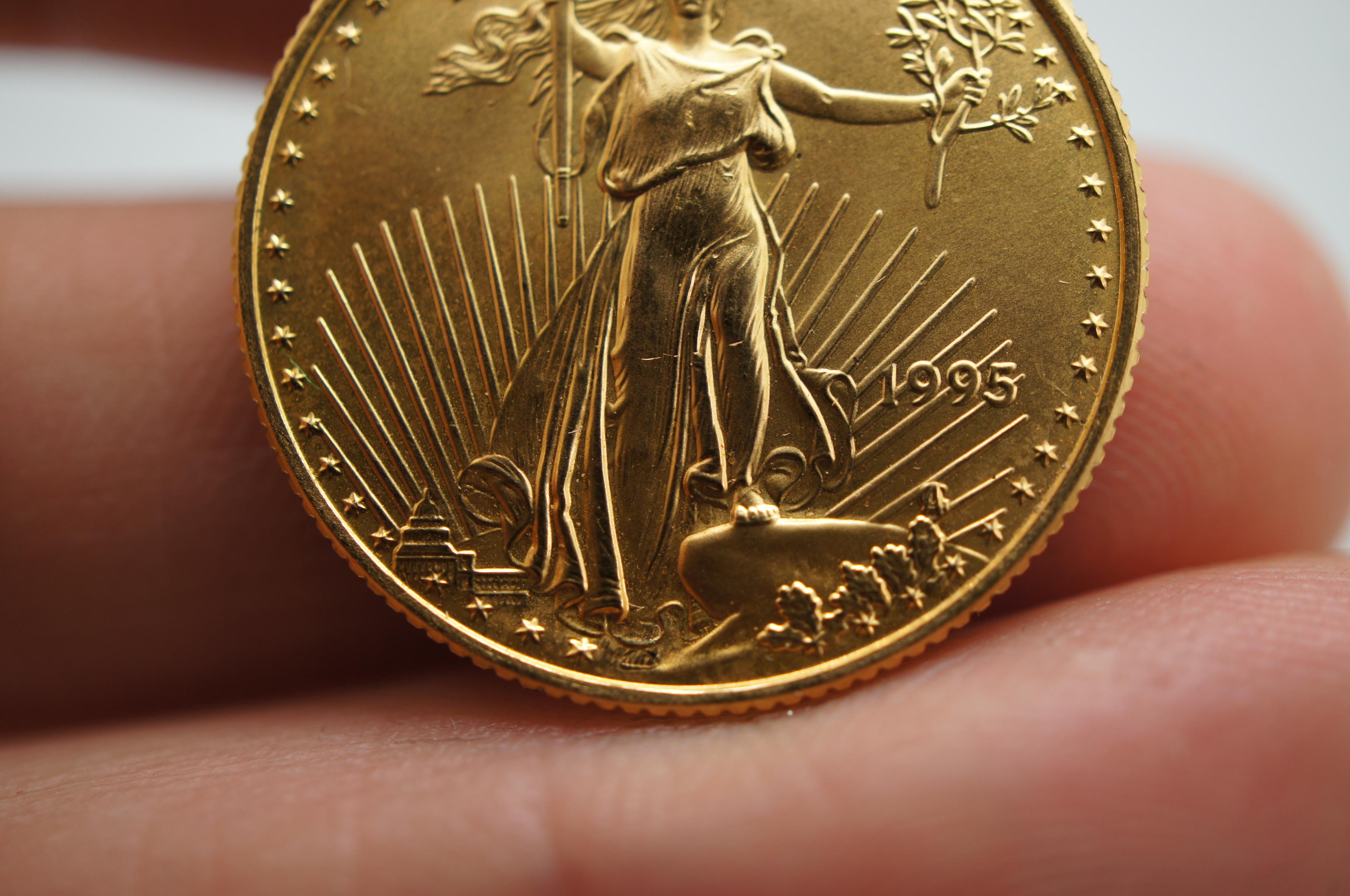 Late 20th Century 1995 American Liberty Eagle 1/4 oz 22K Fine $10 Gold Coin US Currency 8.5g For Sale
