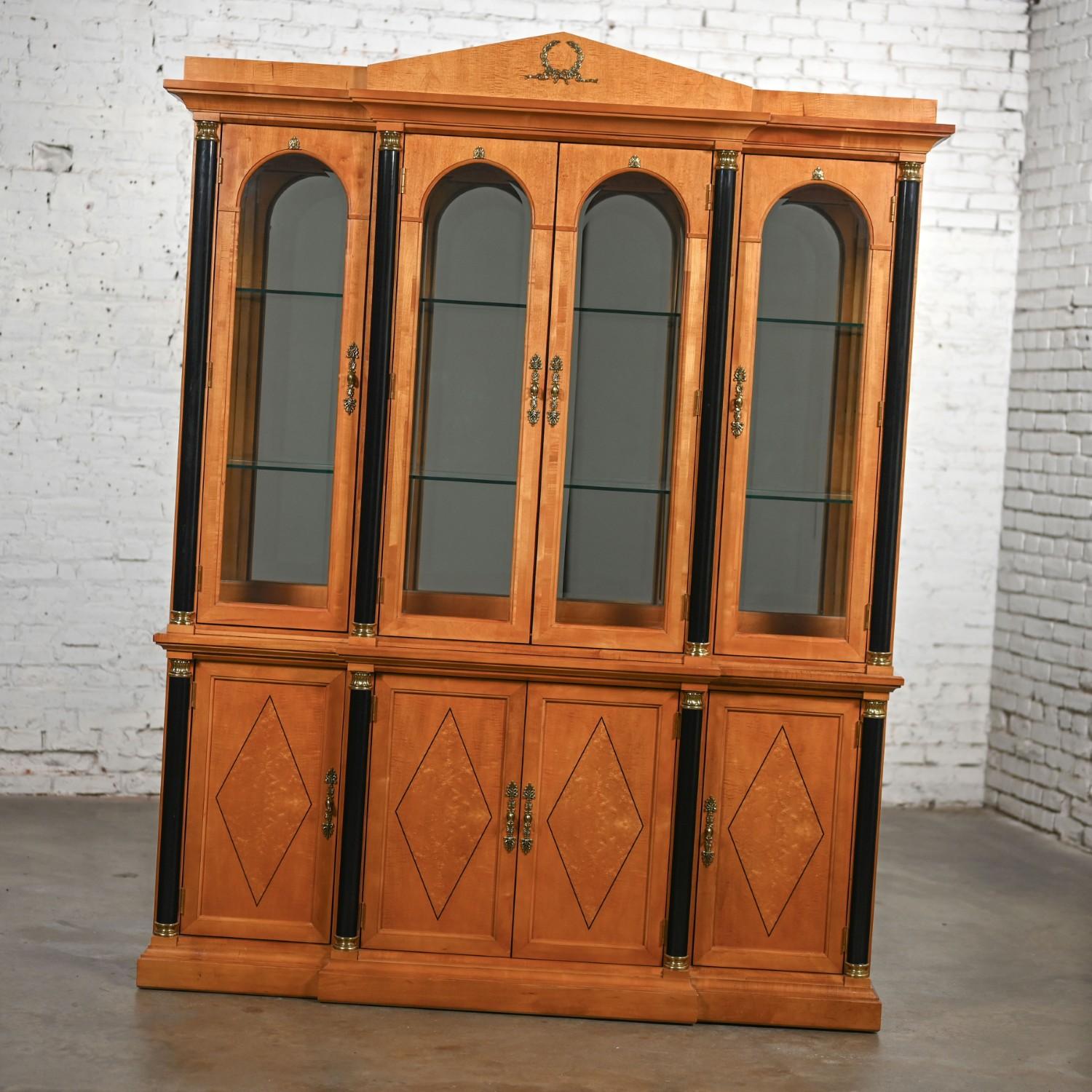 China Hutch im Biedermeier-Stil von Thomasville Grand Classics Line, 1995 im Zustand „Gut“ im Angebot in Topeka, KS