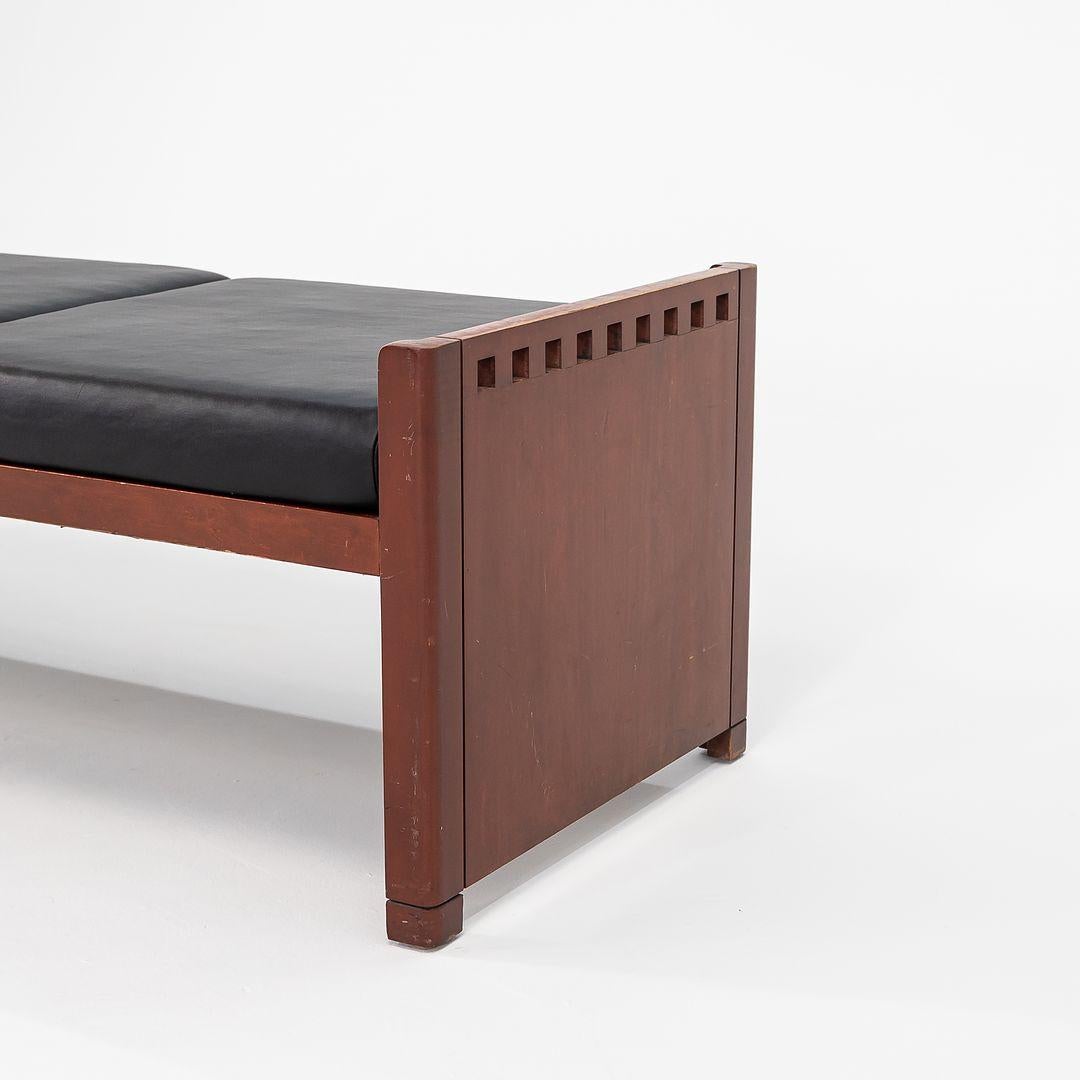 Il s'agit de bancs Mission en bois massif, modèle MB7220, conçus par Brian Kane pour Metropolitan Furniture en 1988. Ces bancs datent de 1995 et le prix indiqué comprend un banc. Nous en avons deux disponibles à l'achat. Leur cadre est en cerisier