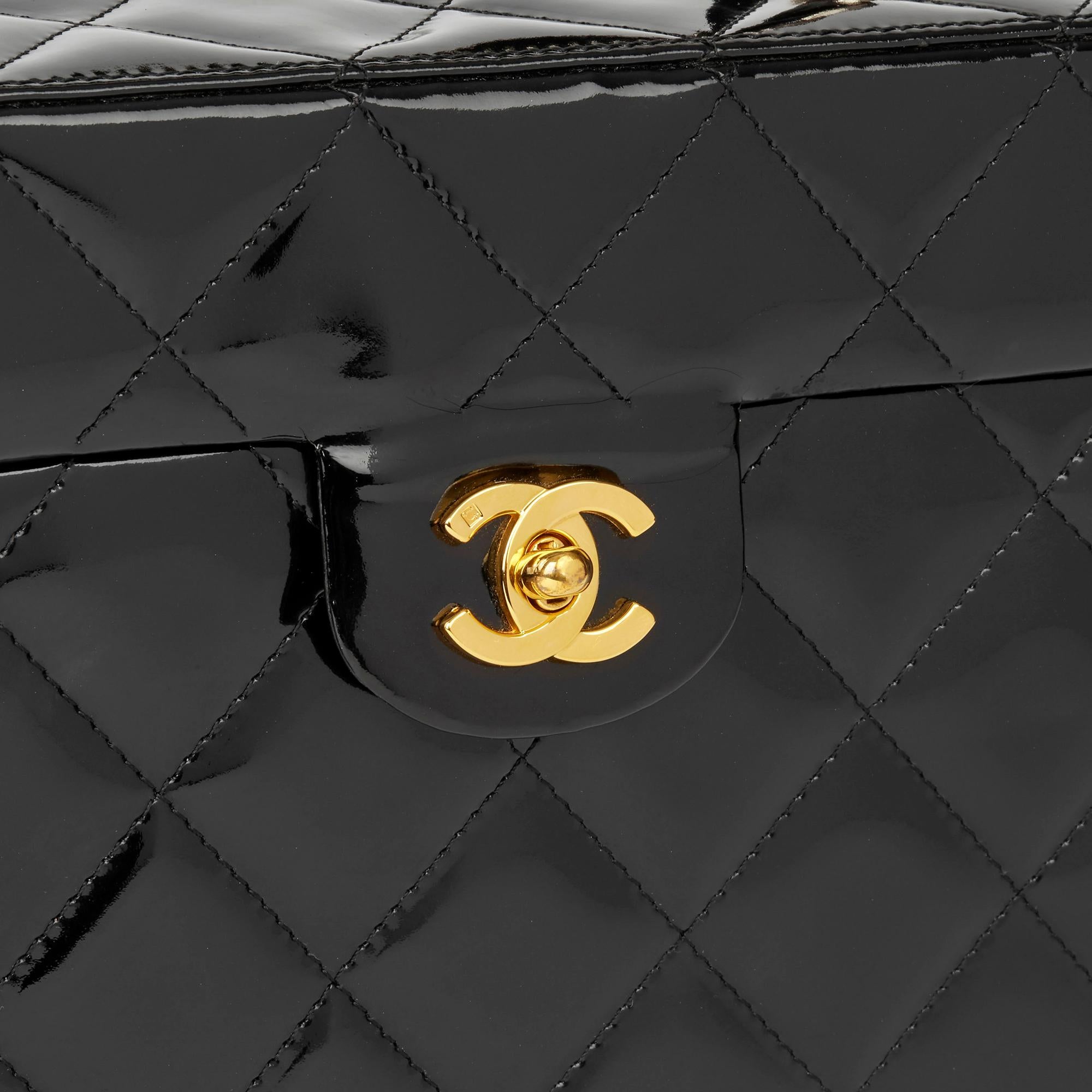 1995 Chanel Black Quilted Patent Leather Vintage Classic Vanity Case In Excellent Condition In Bishop's Stortford, Hertfordshire