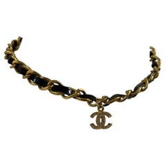 1995 Tour de cou en cuir entrelacé Chanel by Karl Lagerfeld