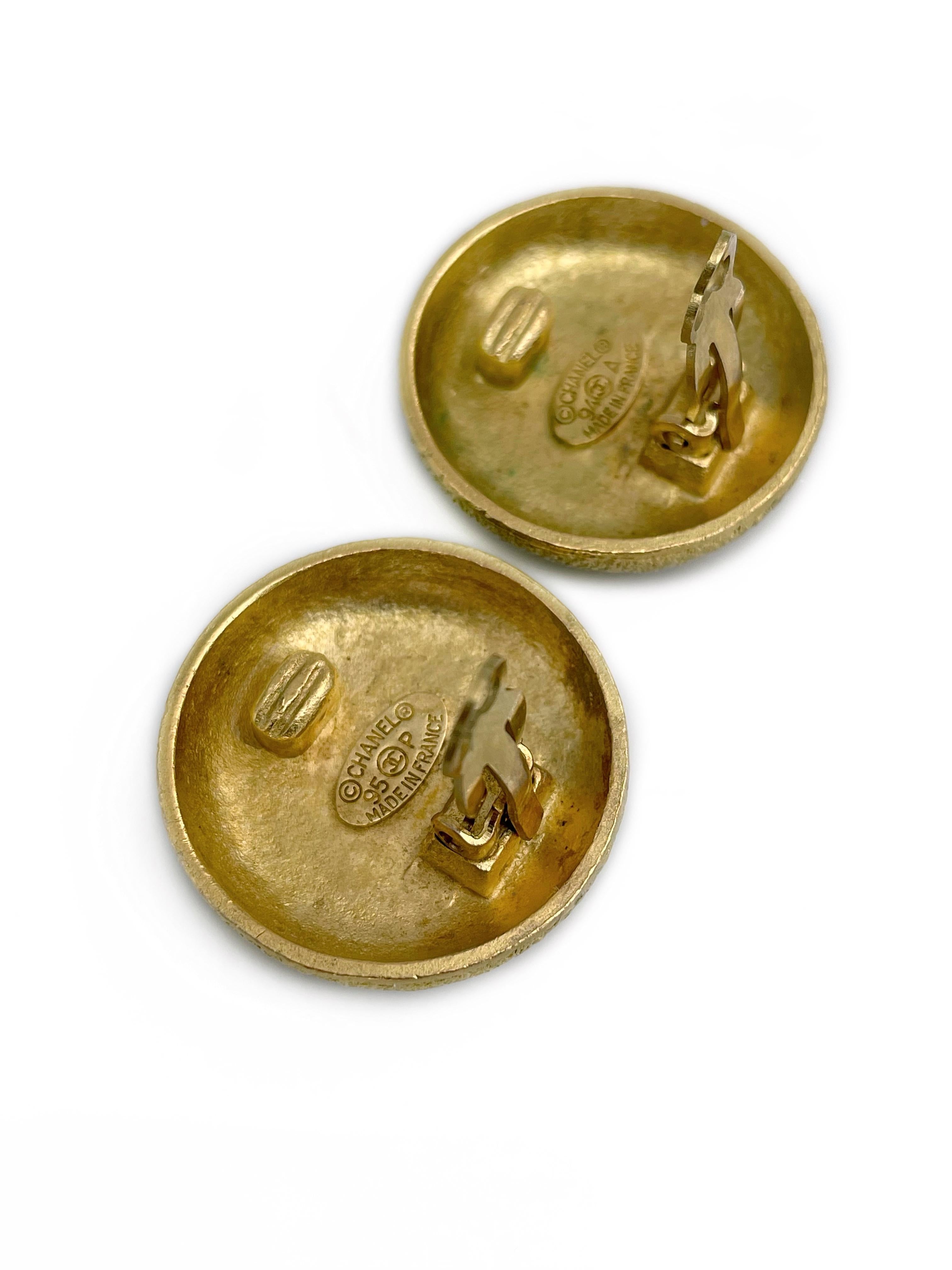 Women's 1995 Chanel Gold Tone CC Logo Textured Button Clip On Earrings For Sale